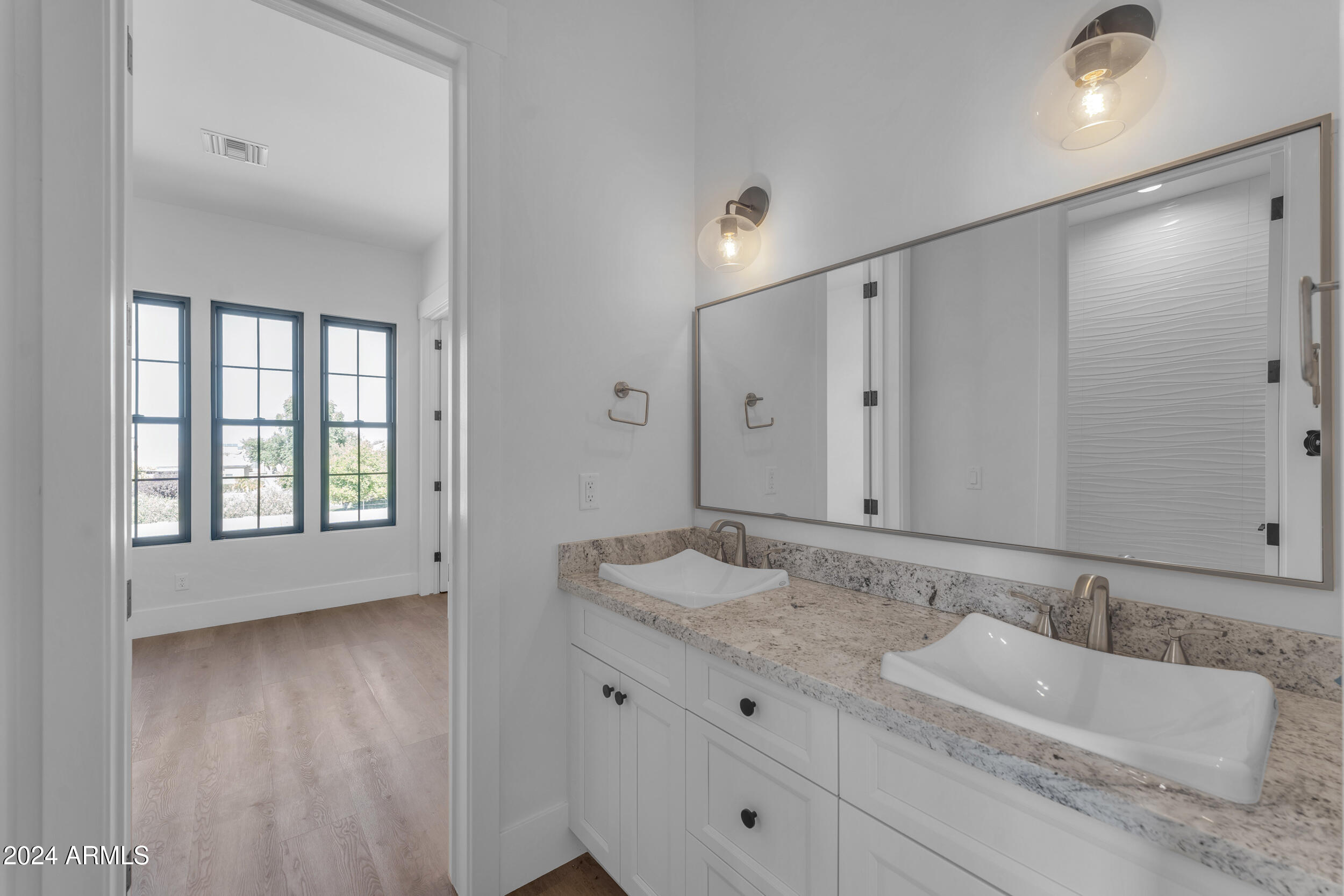 2592 E Mountain Drive