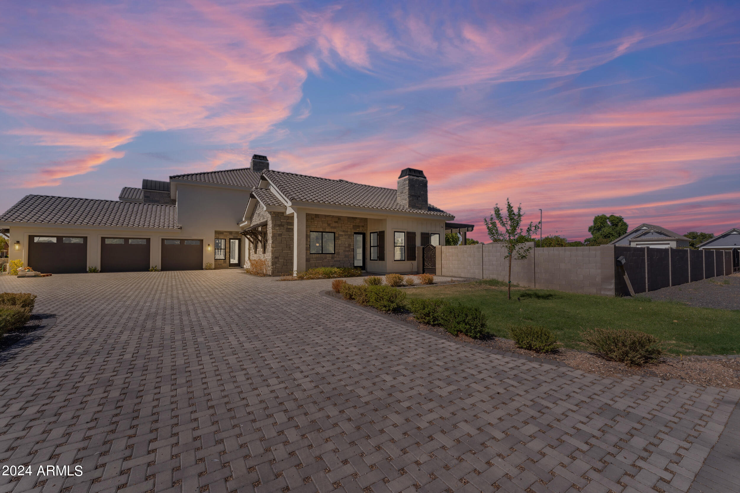 2592 E Mountain Drive