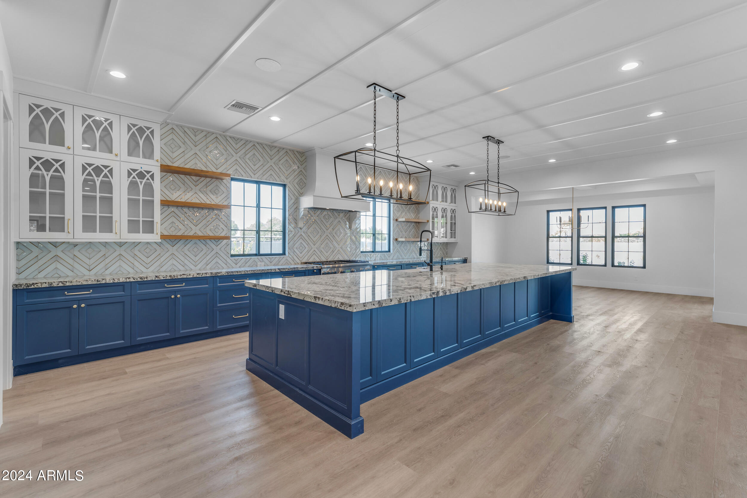 2592 E Mountain Drive