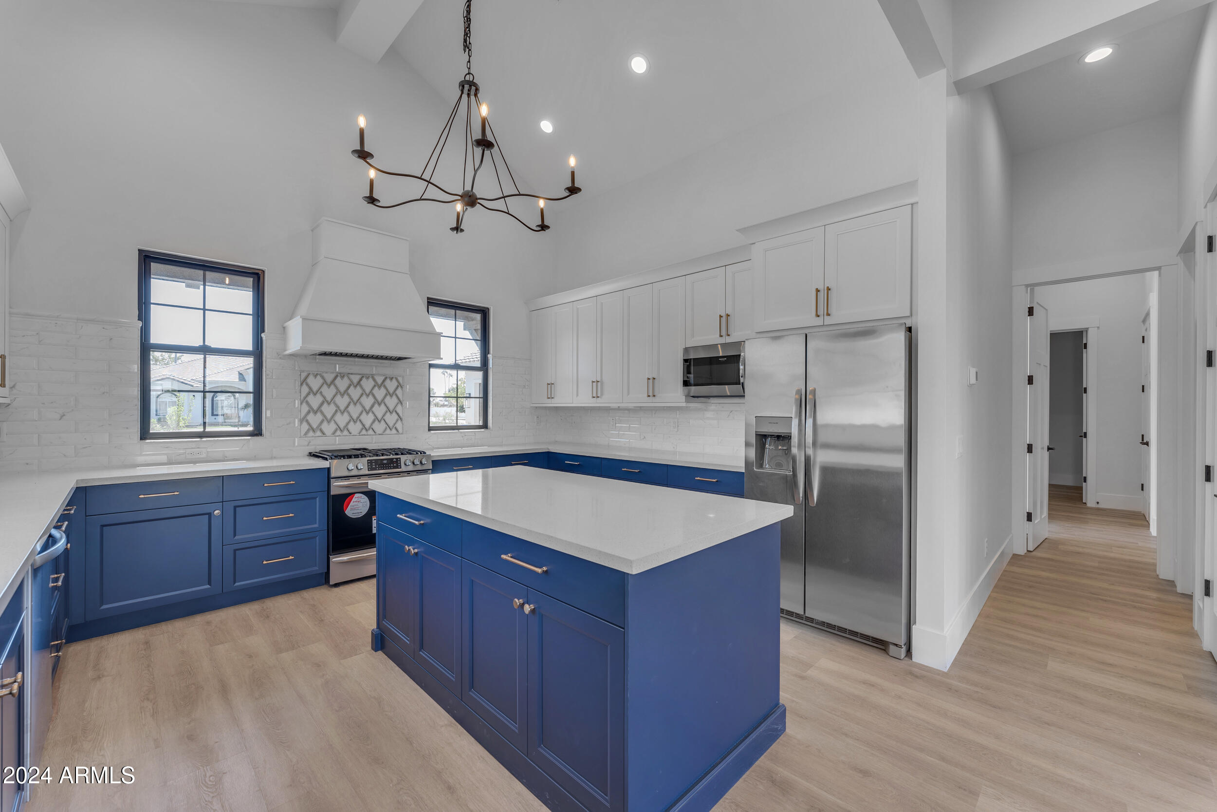 2592 E Mountain Drive