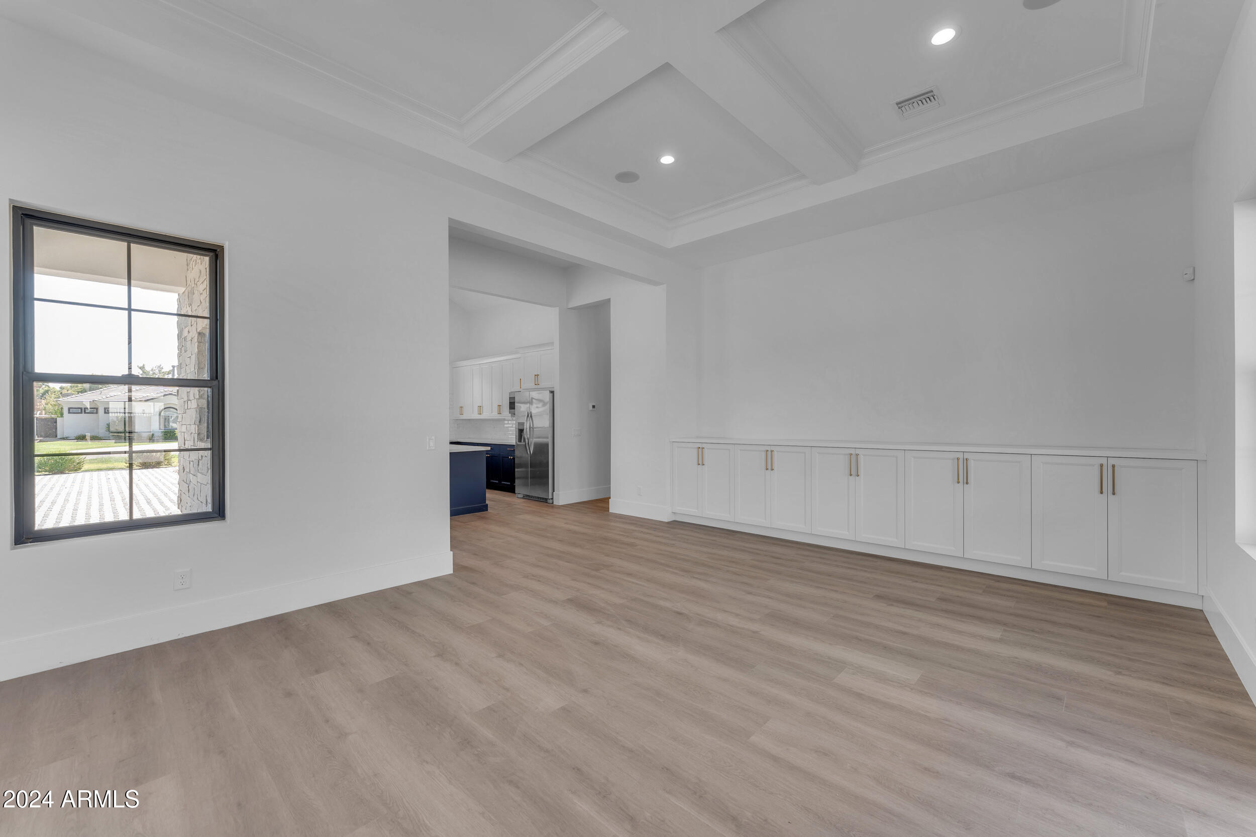 2592 E Mountain Drive