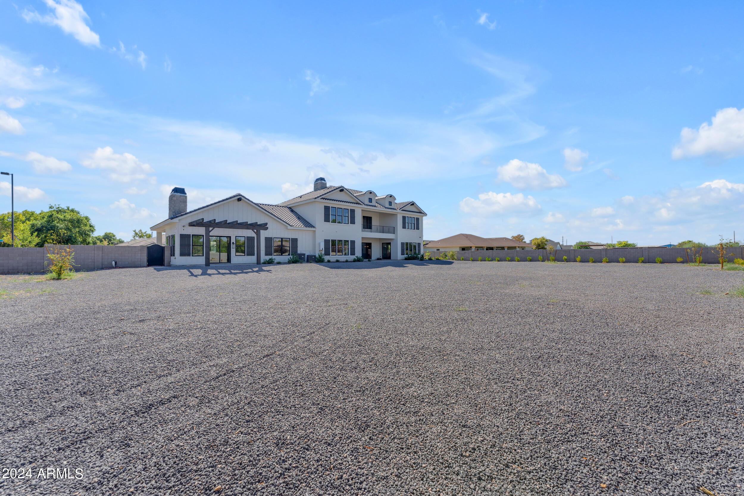 2592 E Mountain Drive