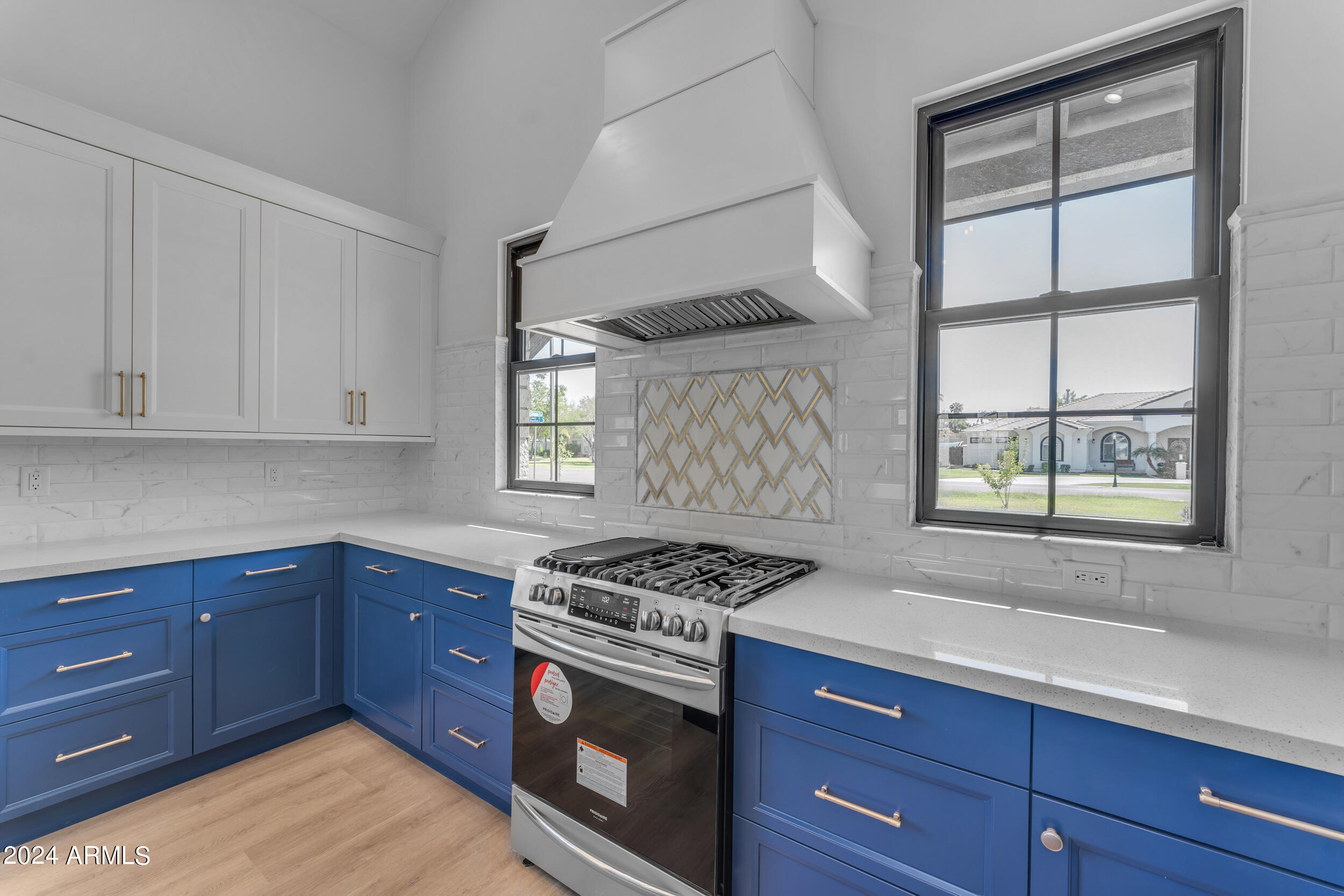 2592 E Mountain Drive