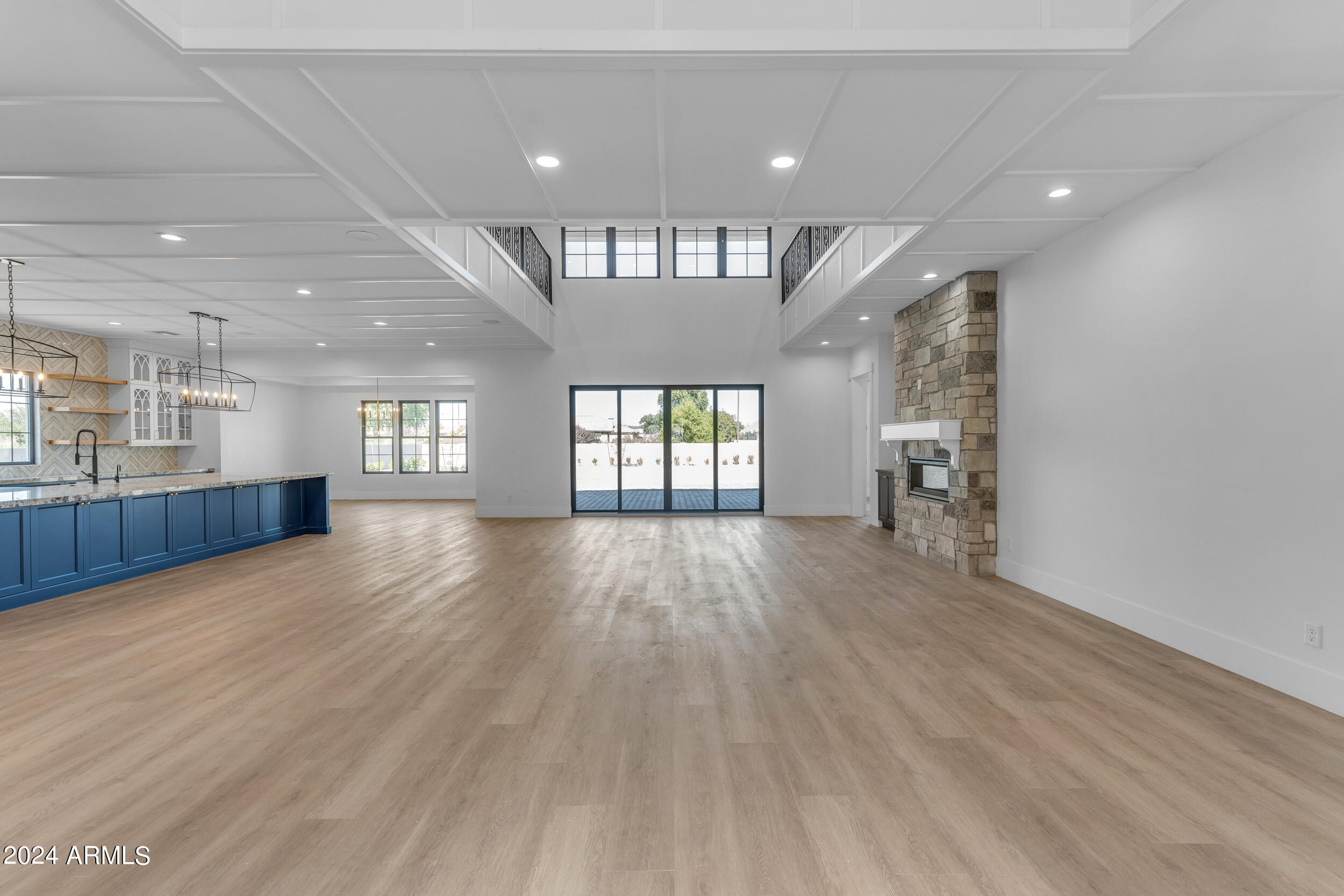 2592 E Mountain Drive