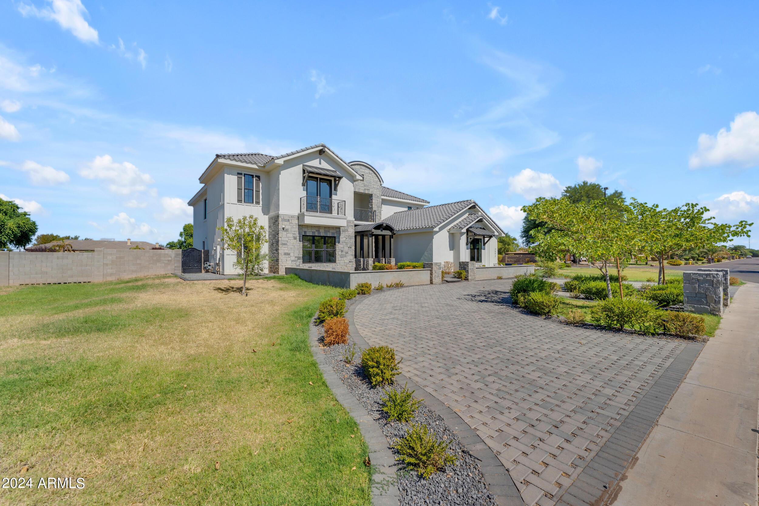 2592 E Mountain Drive