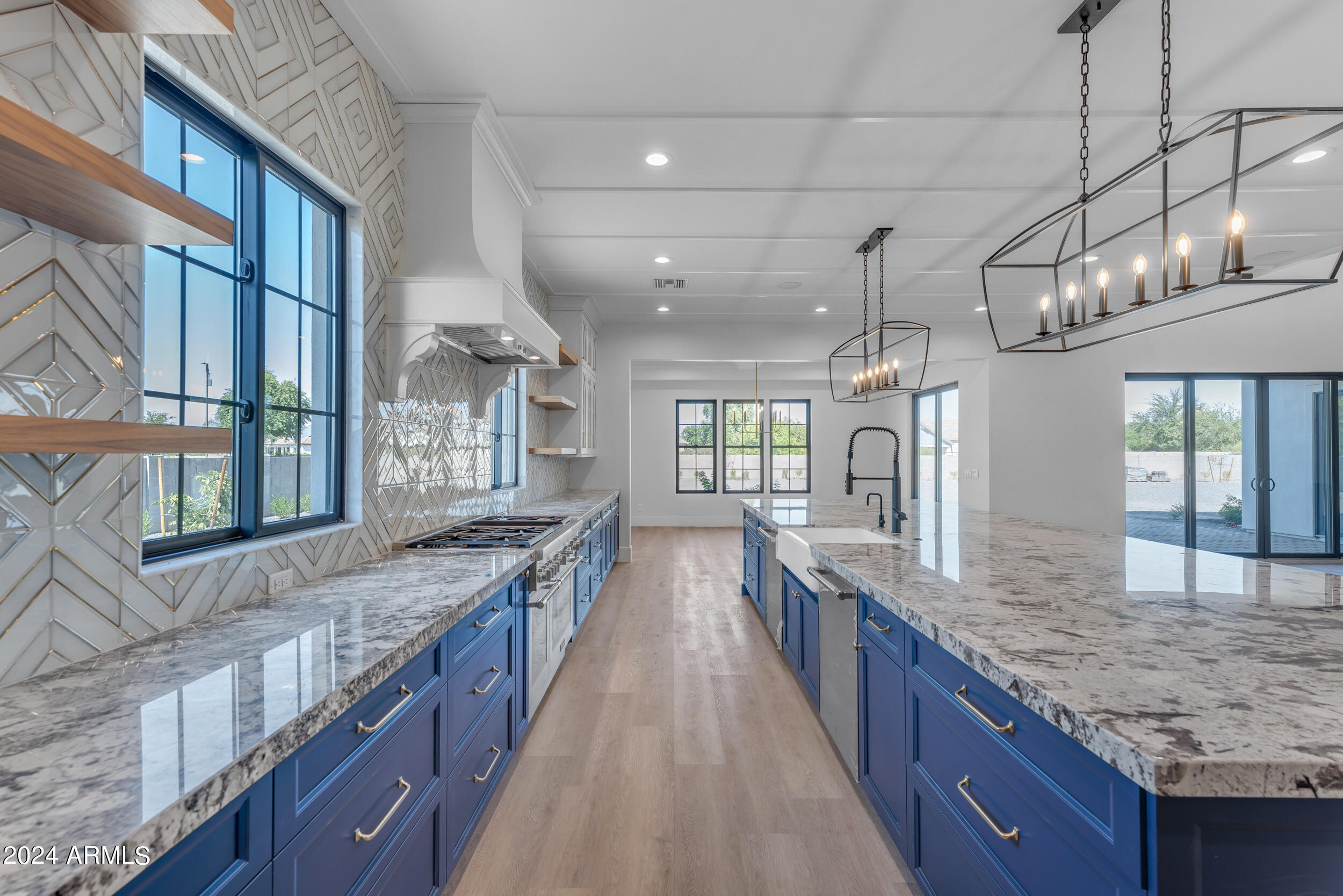 2592 E Mountain Drive