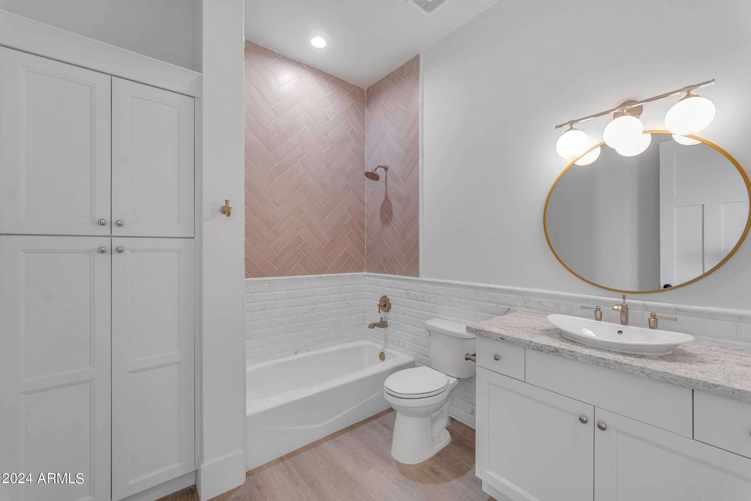 2592 E Mountain Drive