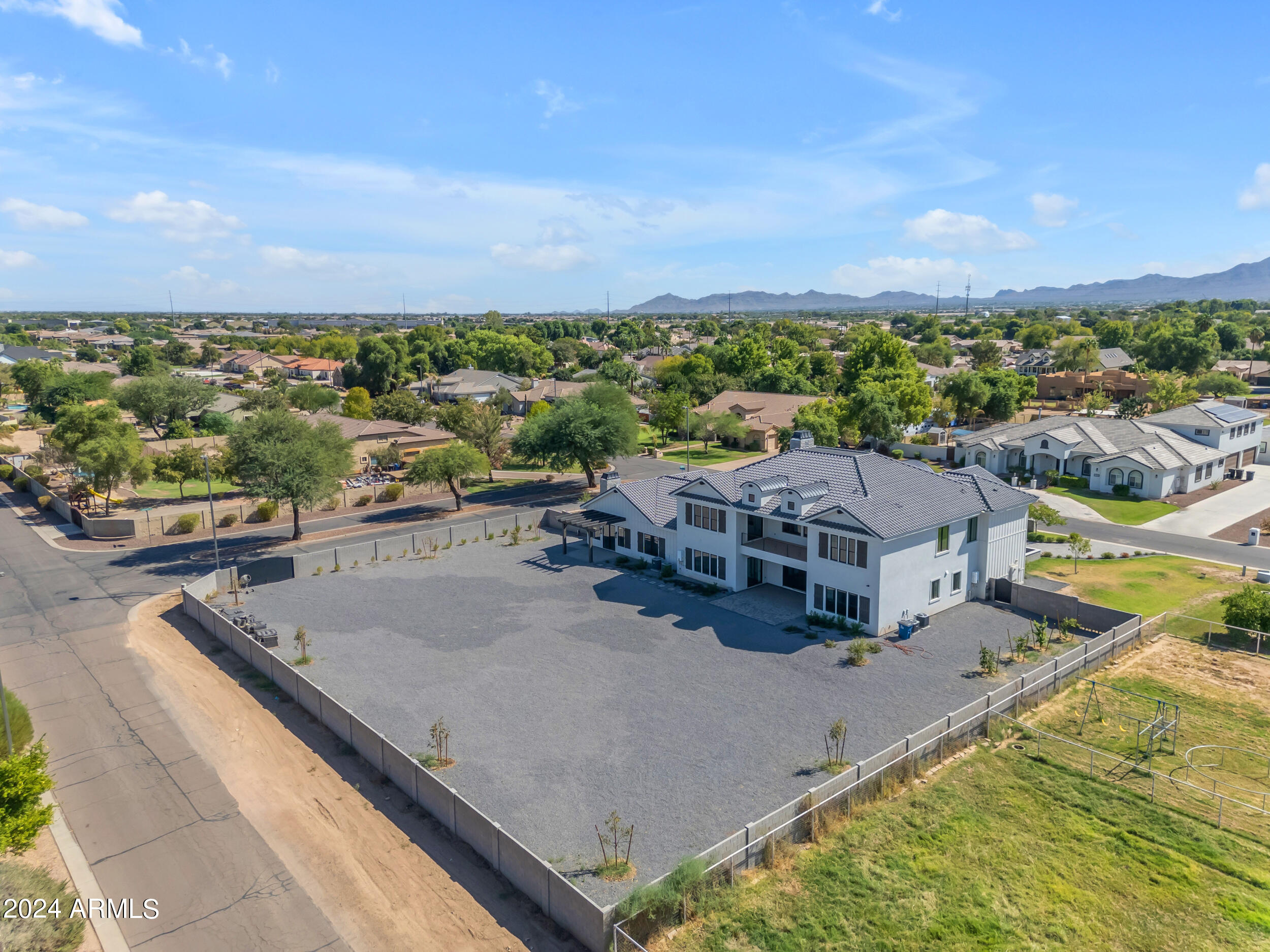 2592 E Mountain Drive