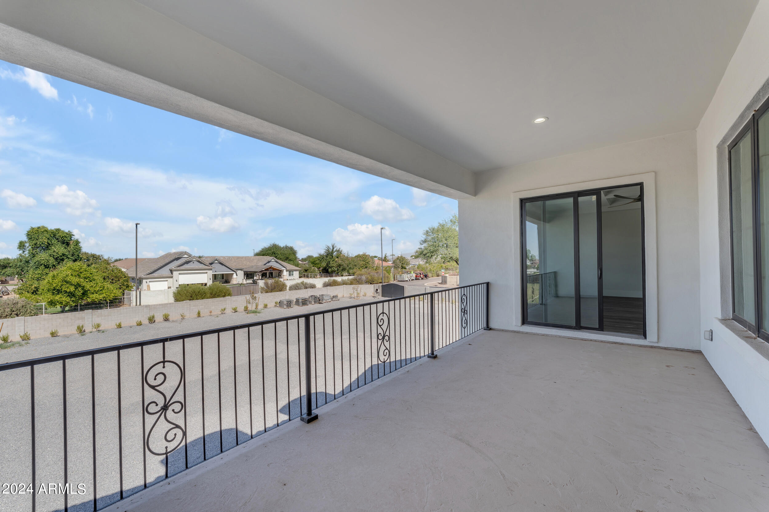 2592 E Mountain Drive