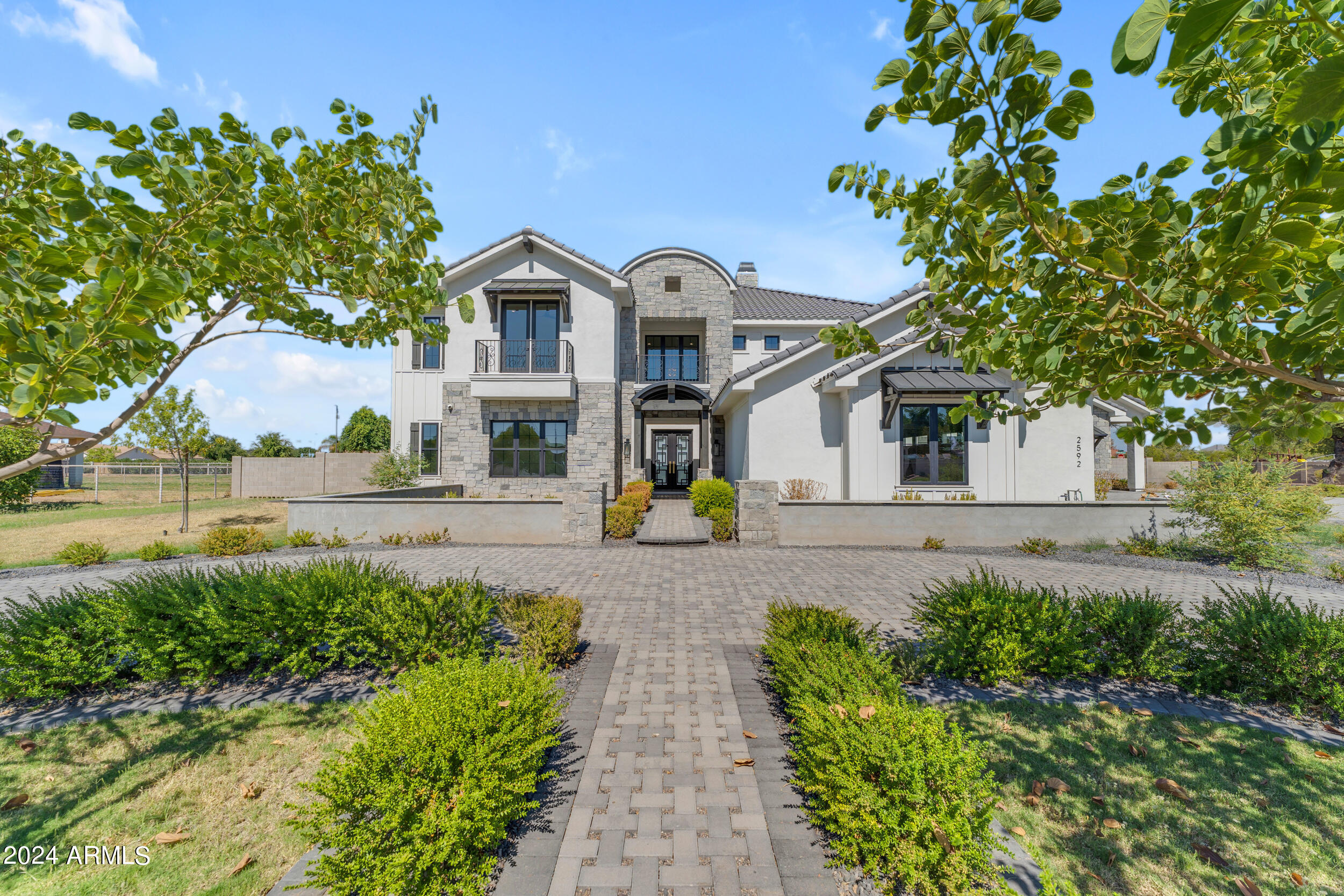 2592 E Mountain Drive