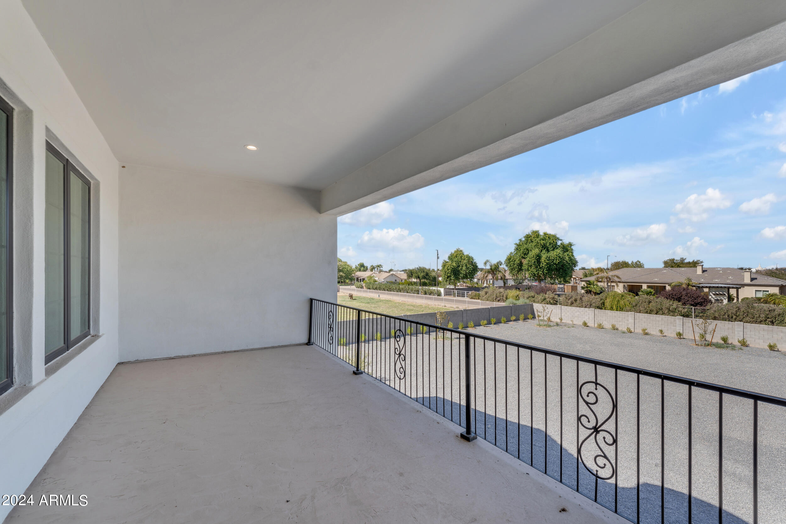 2592 E Mountain Drive