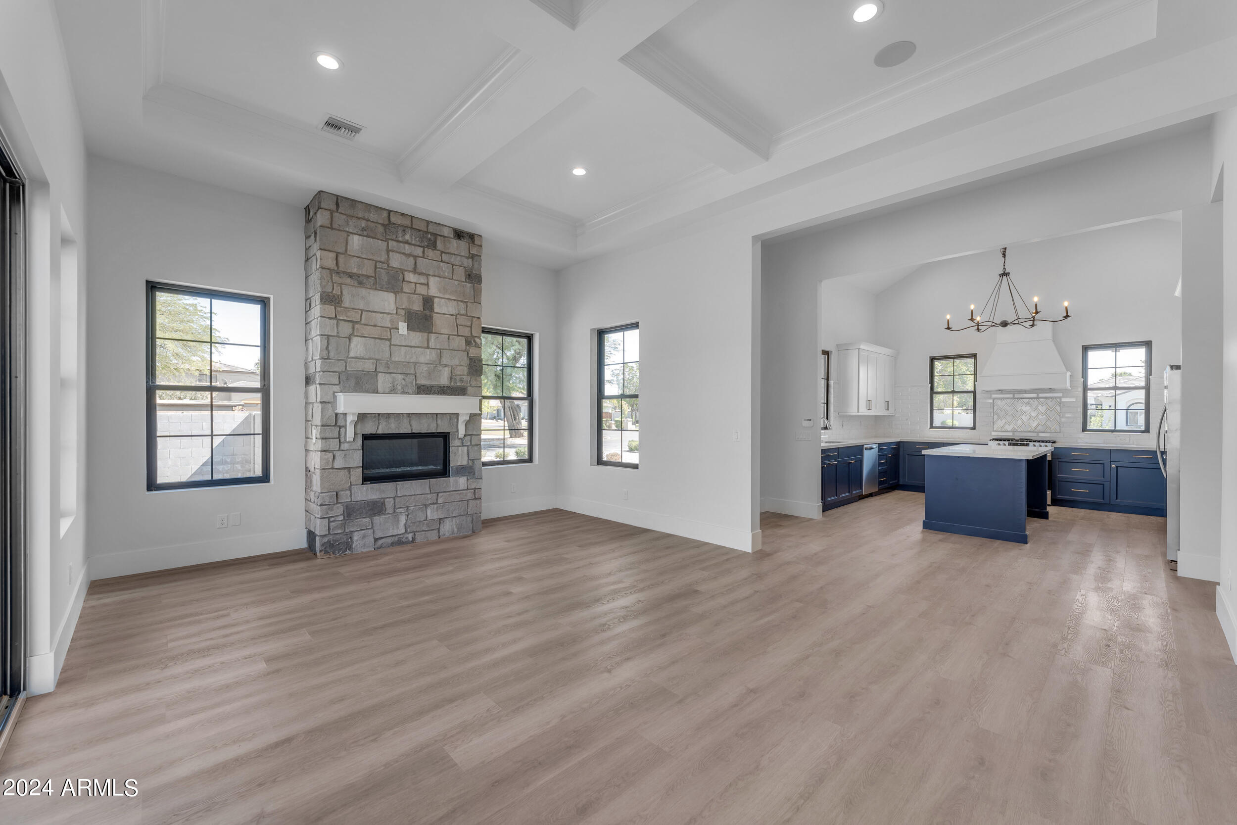 2592 E Mountain Drive