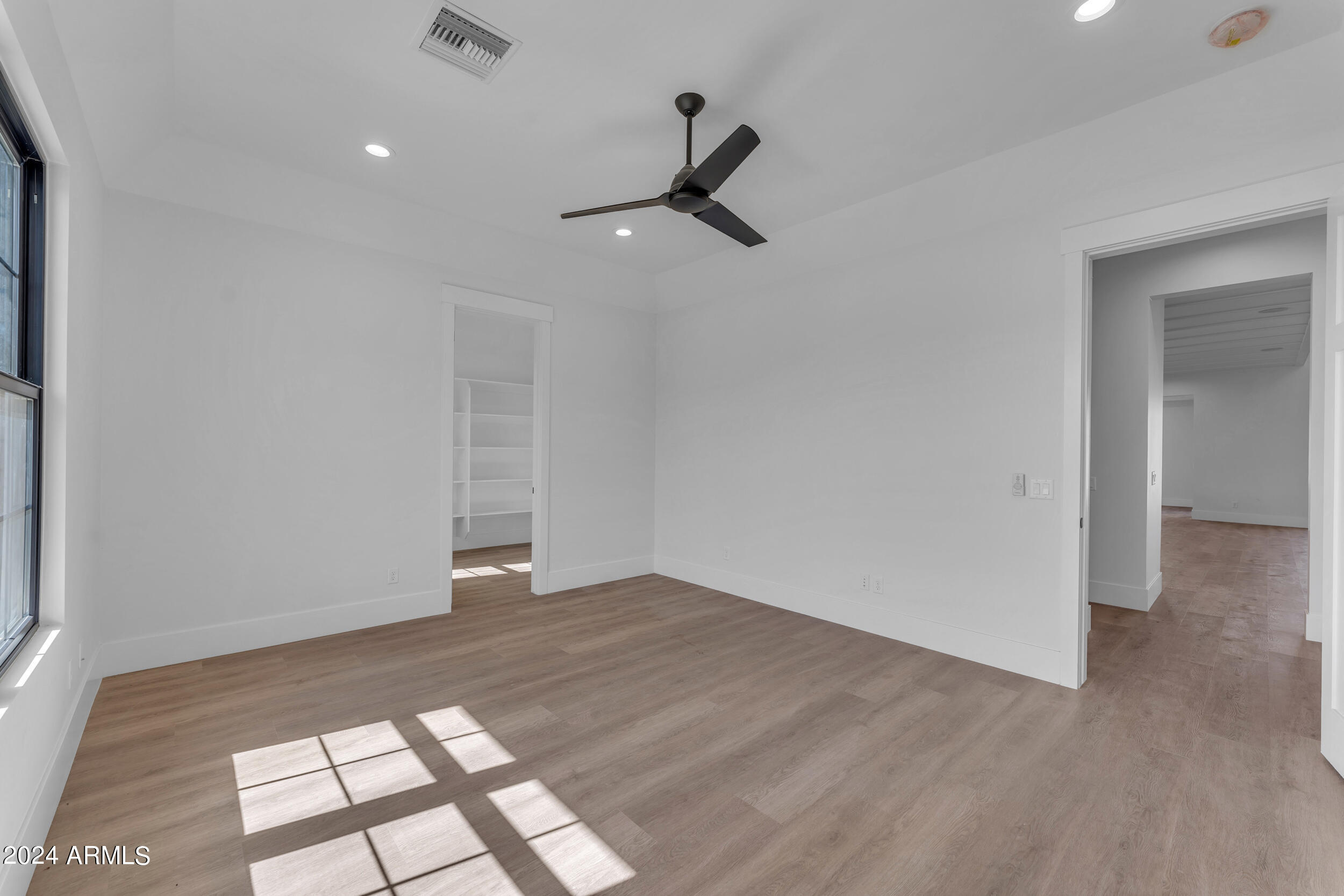 2592 E Mountain Drive