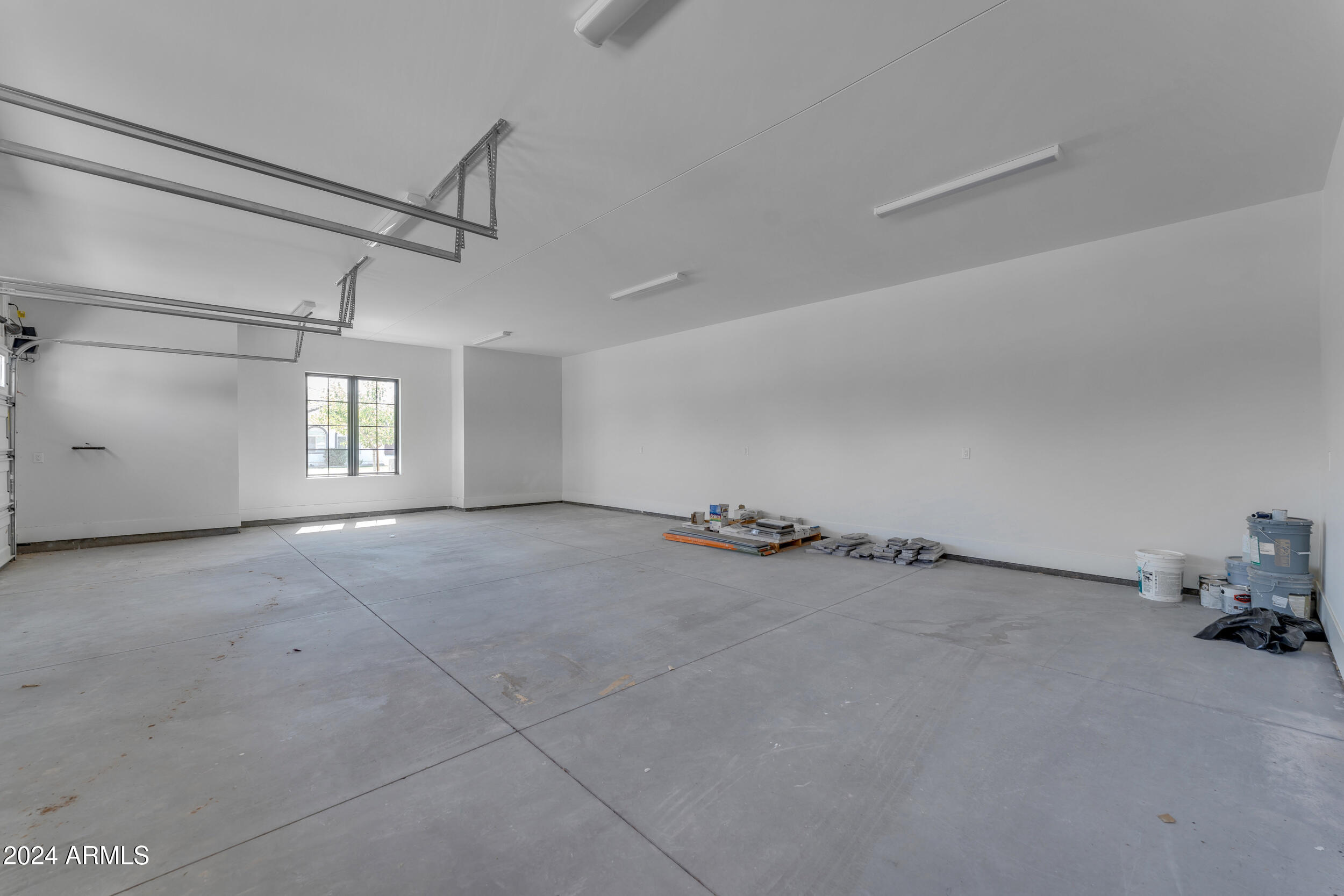 2592 E Mountain Drive