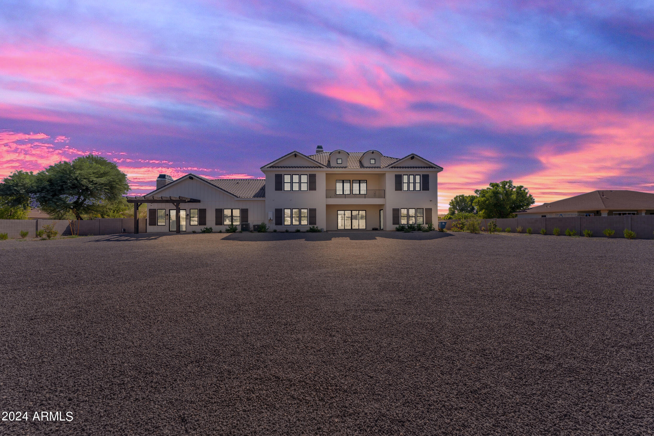 2592 E Mountain Drive