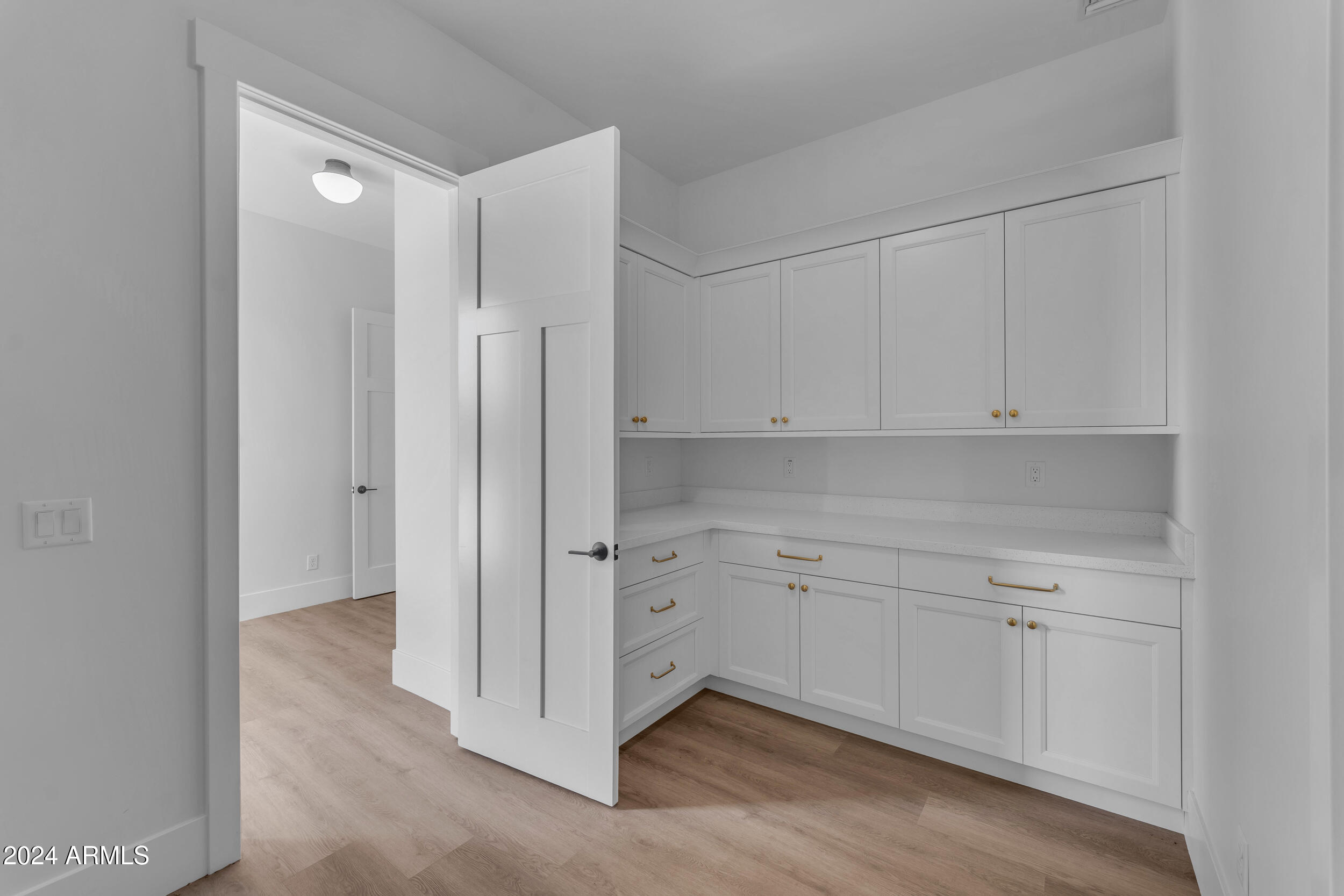 2592 E Mountain Drive