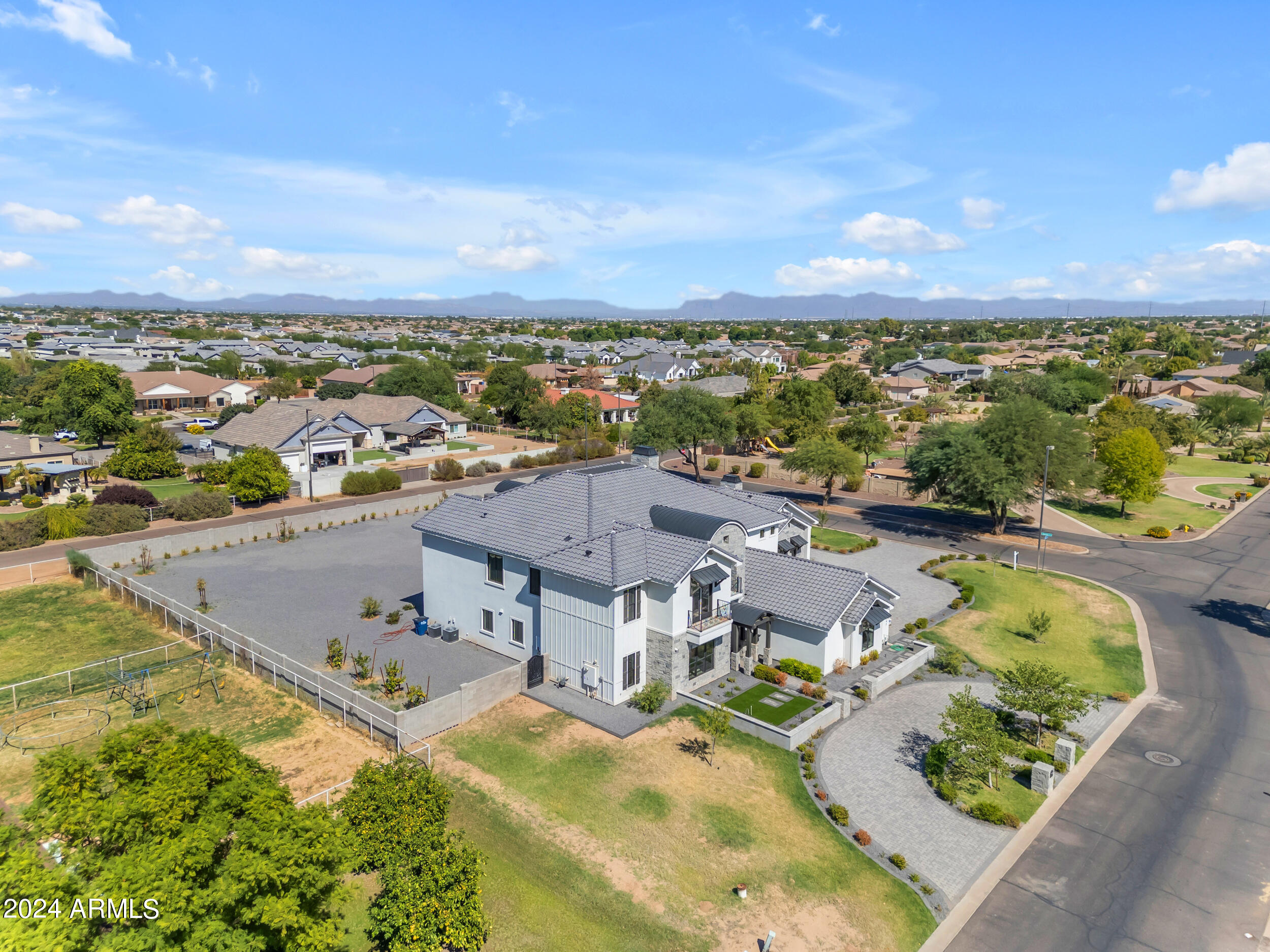 2592 E Mountain Drive