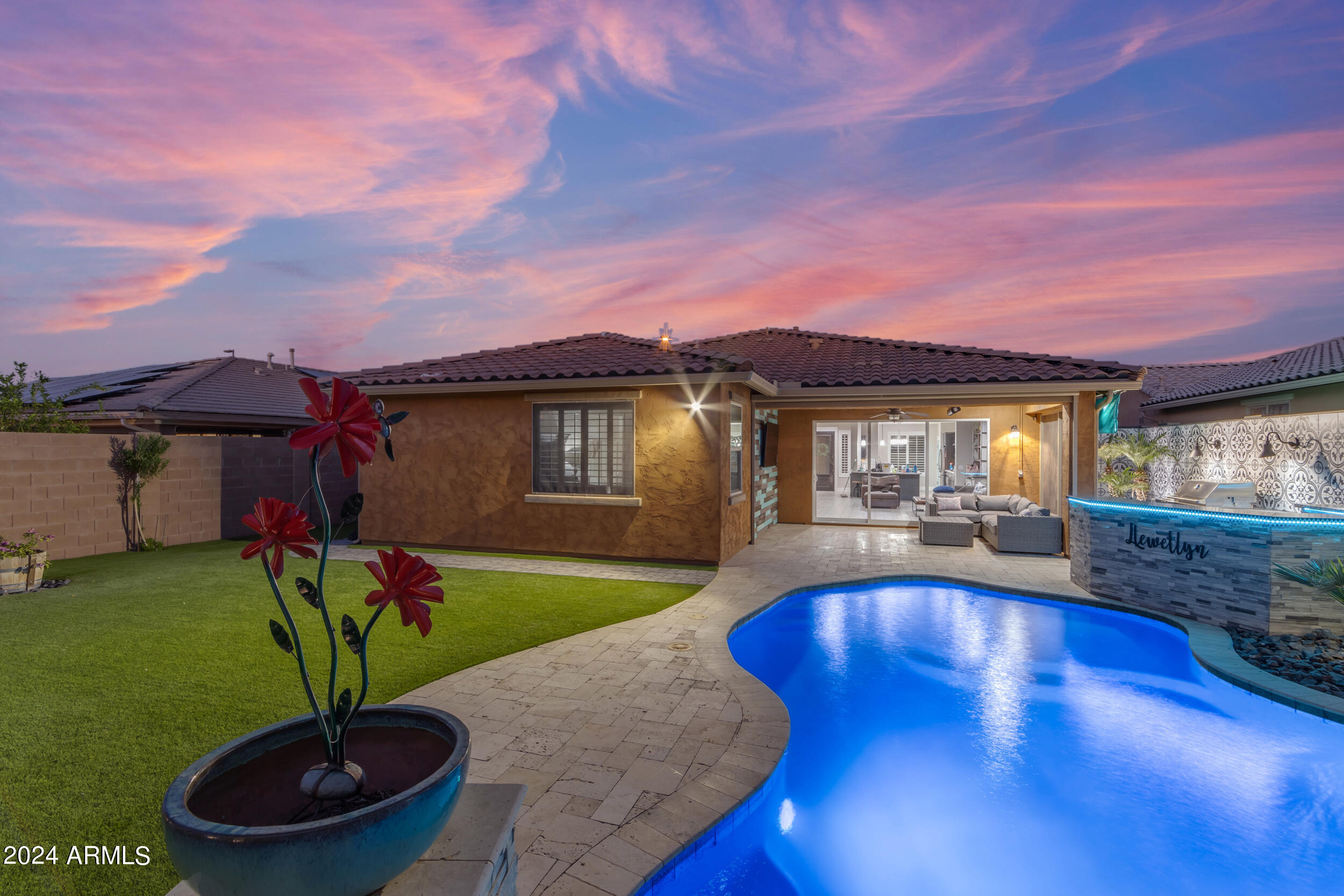 7738 S RESEDA Street