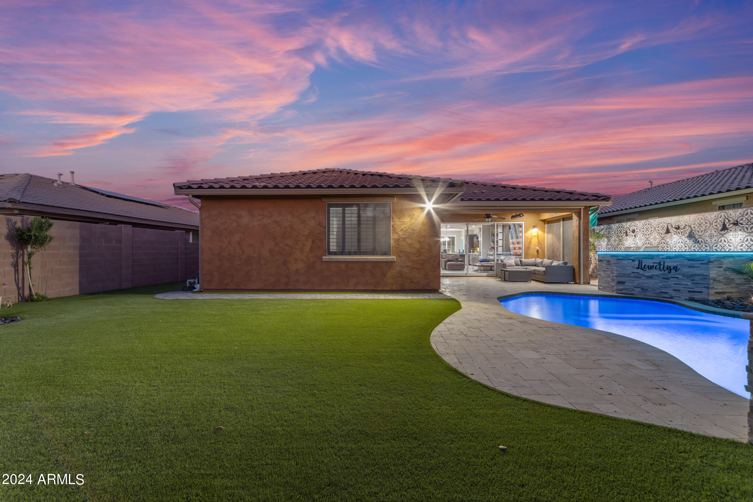 7738 S RESEDA Street