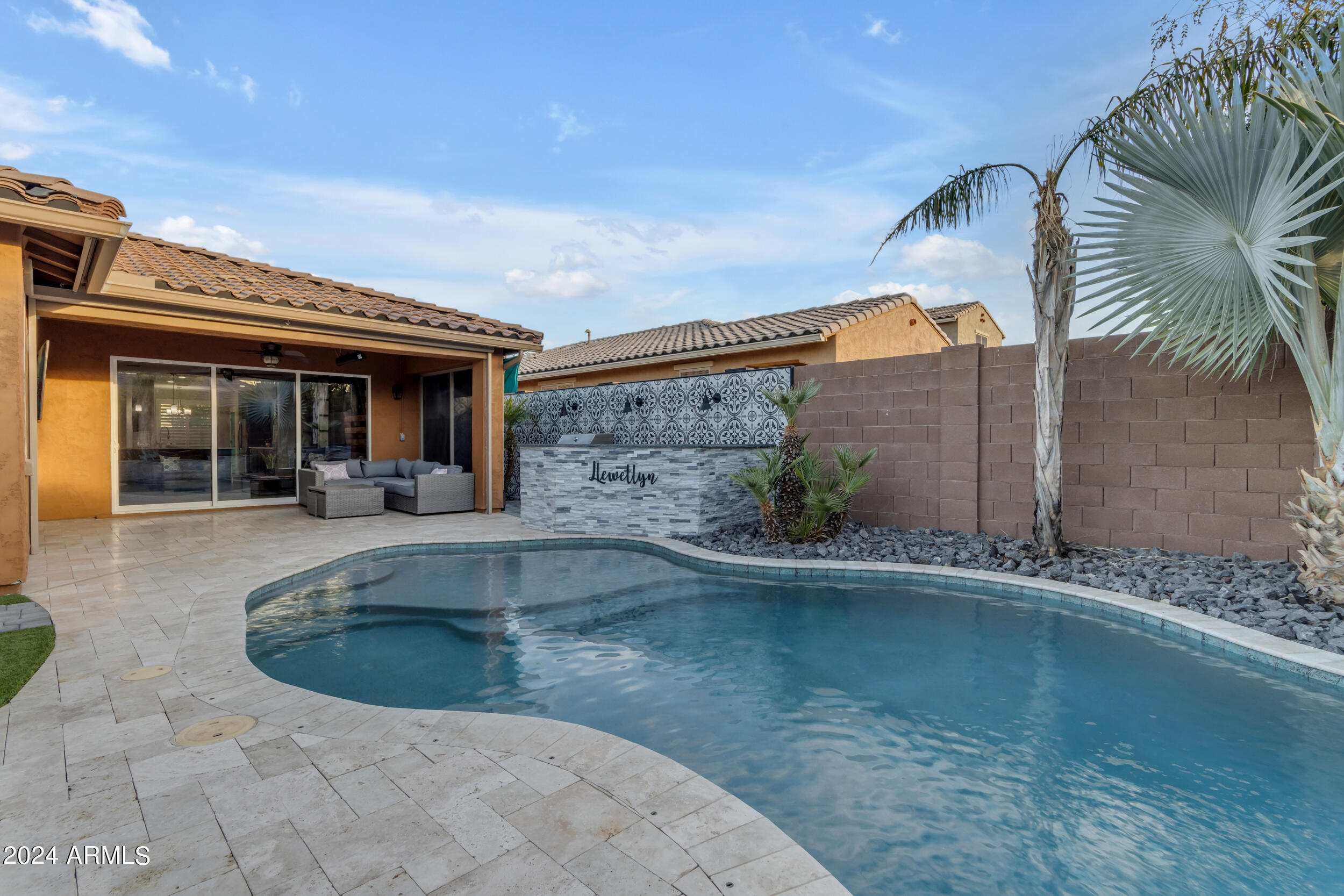 7738 S RESEDA Street