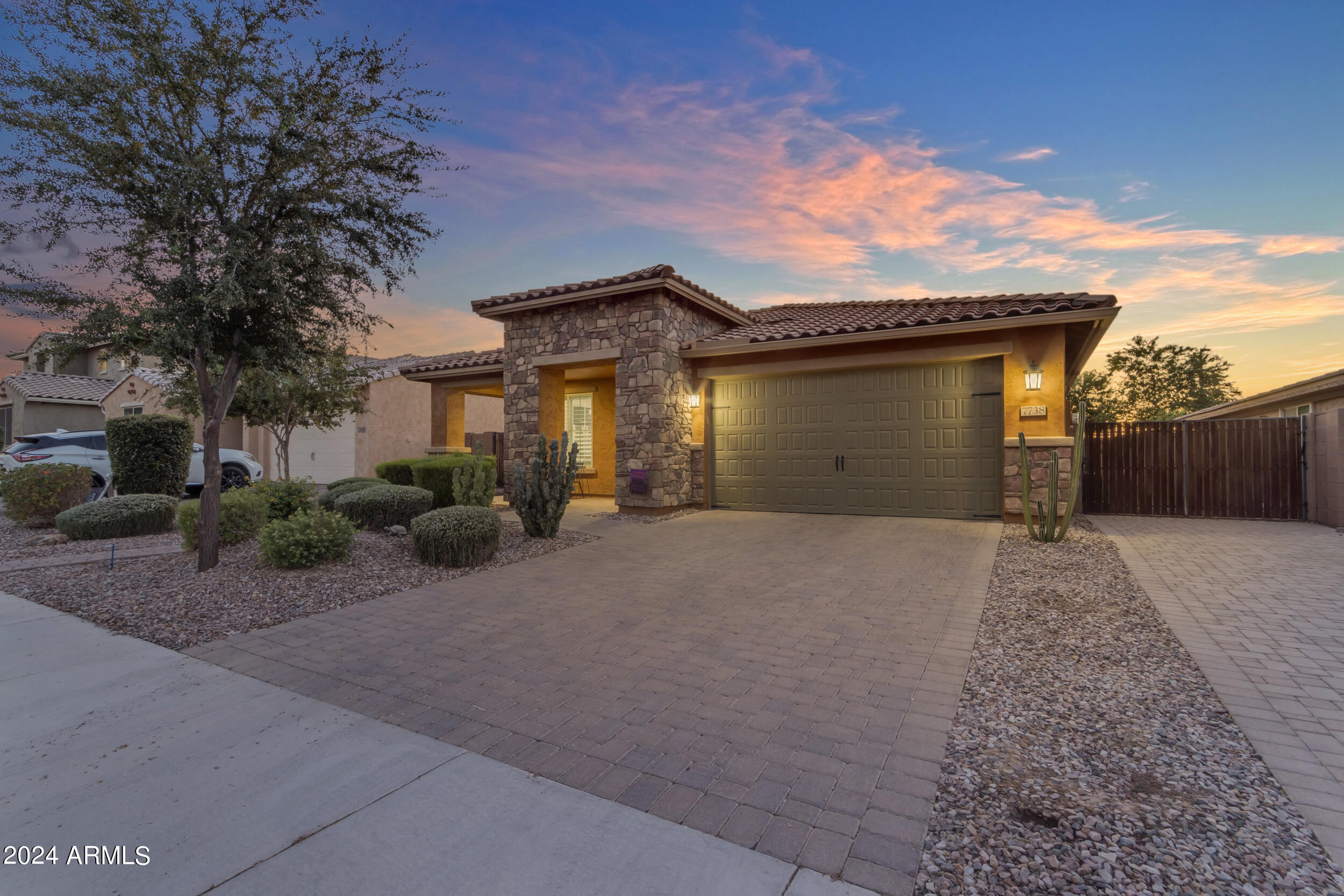 7738 S RESEDA Street