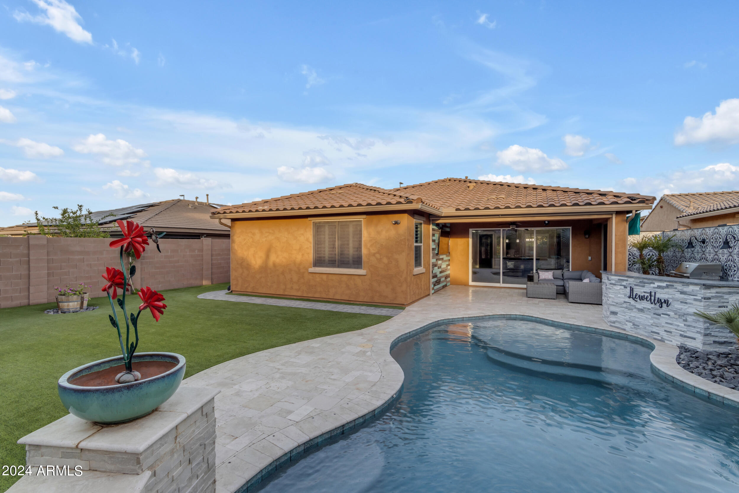 7738 S RESEDA Street