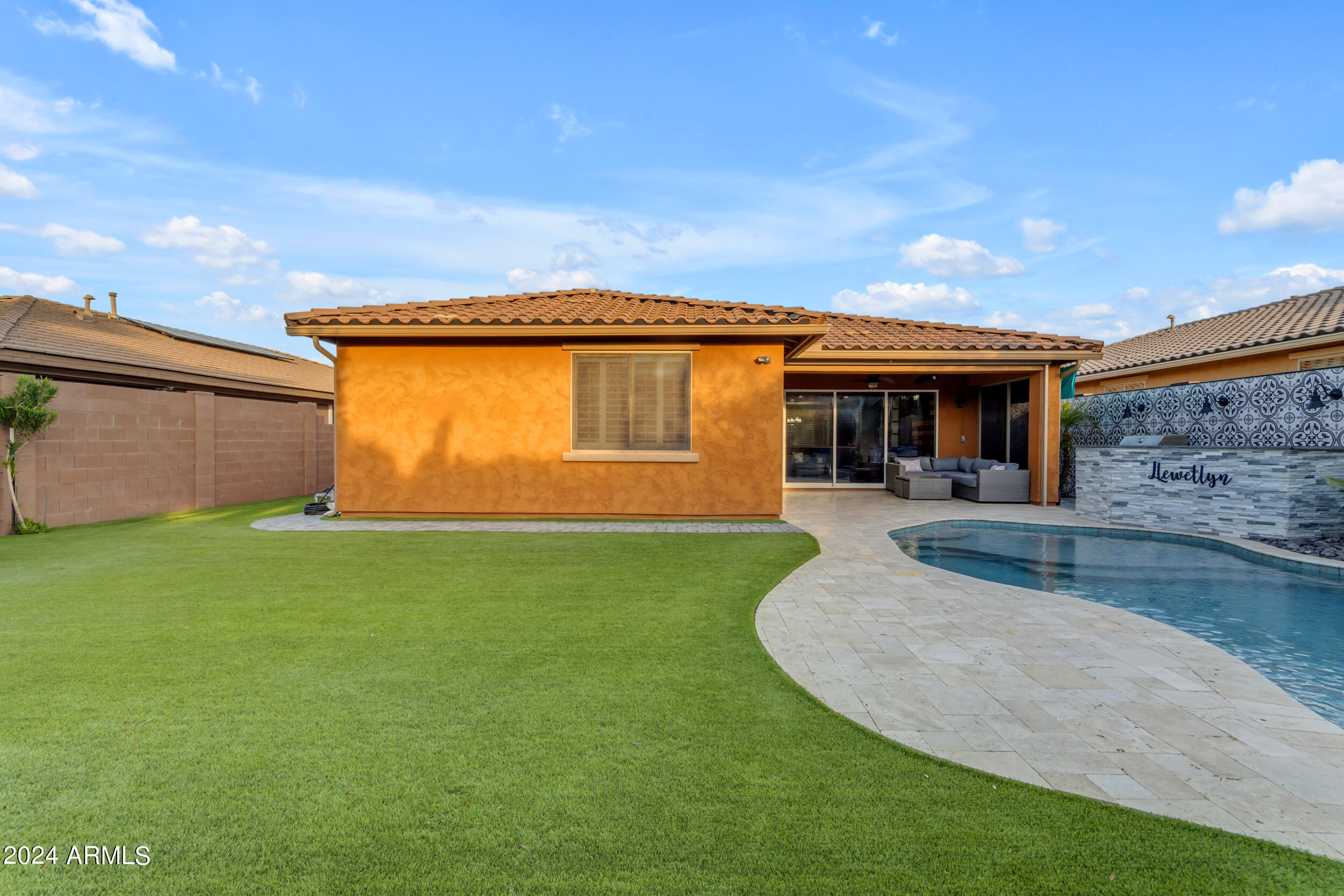 7738 S RESEDA Street