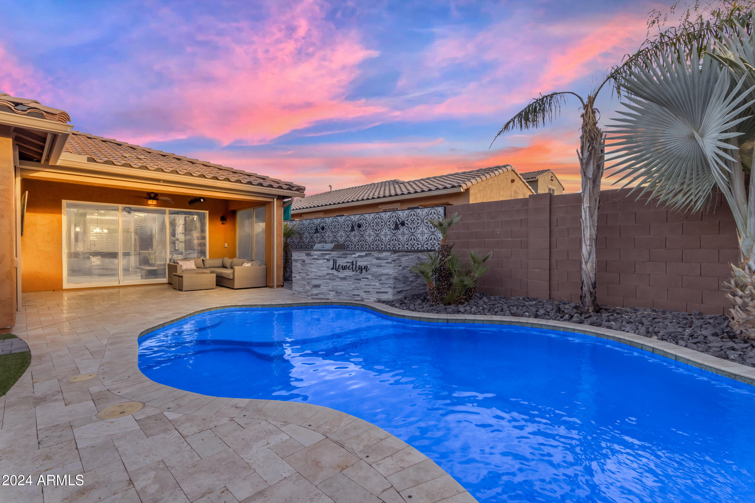 7738 S RESEDA Street