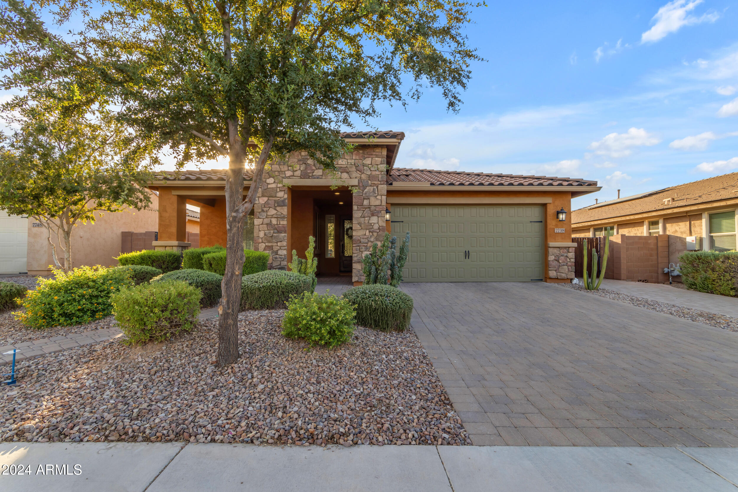 7738 S RESEDA Street