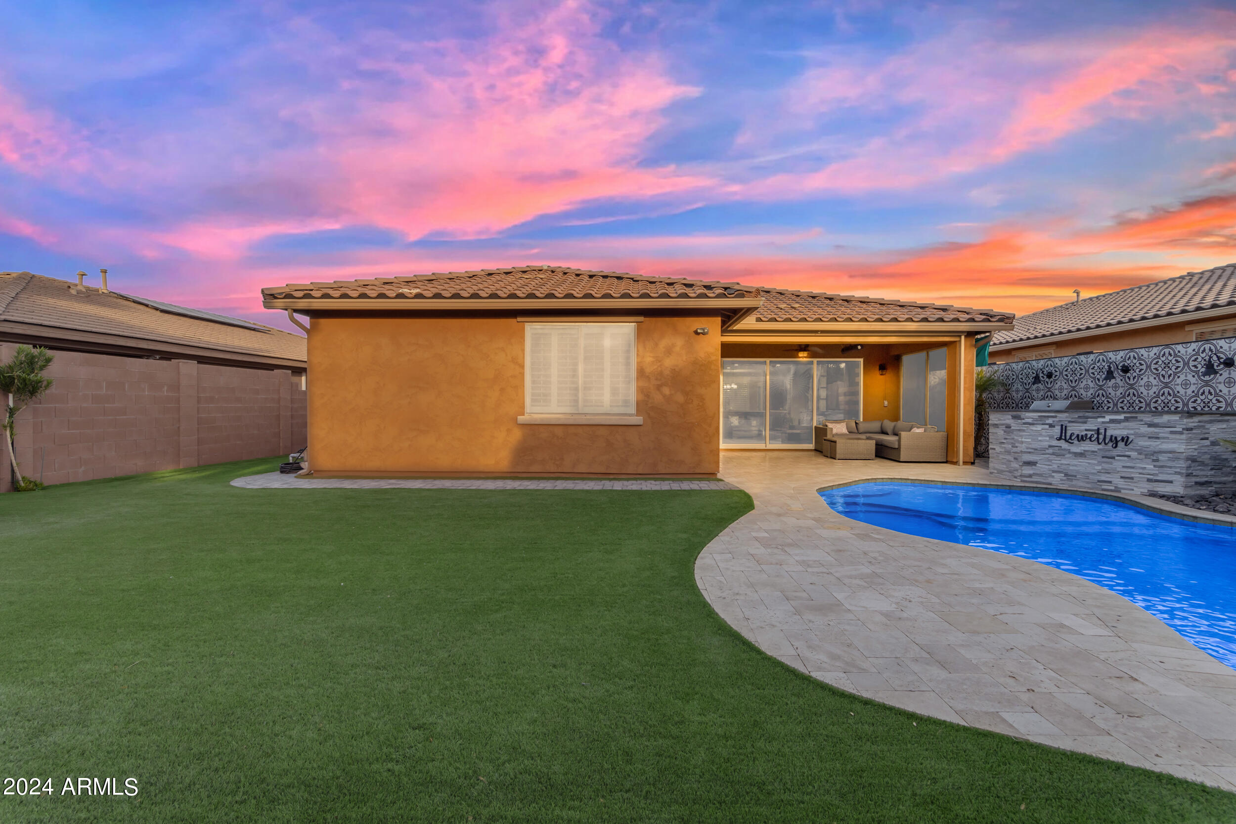 7738 S RESEDA Street