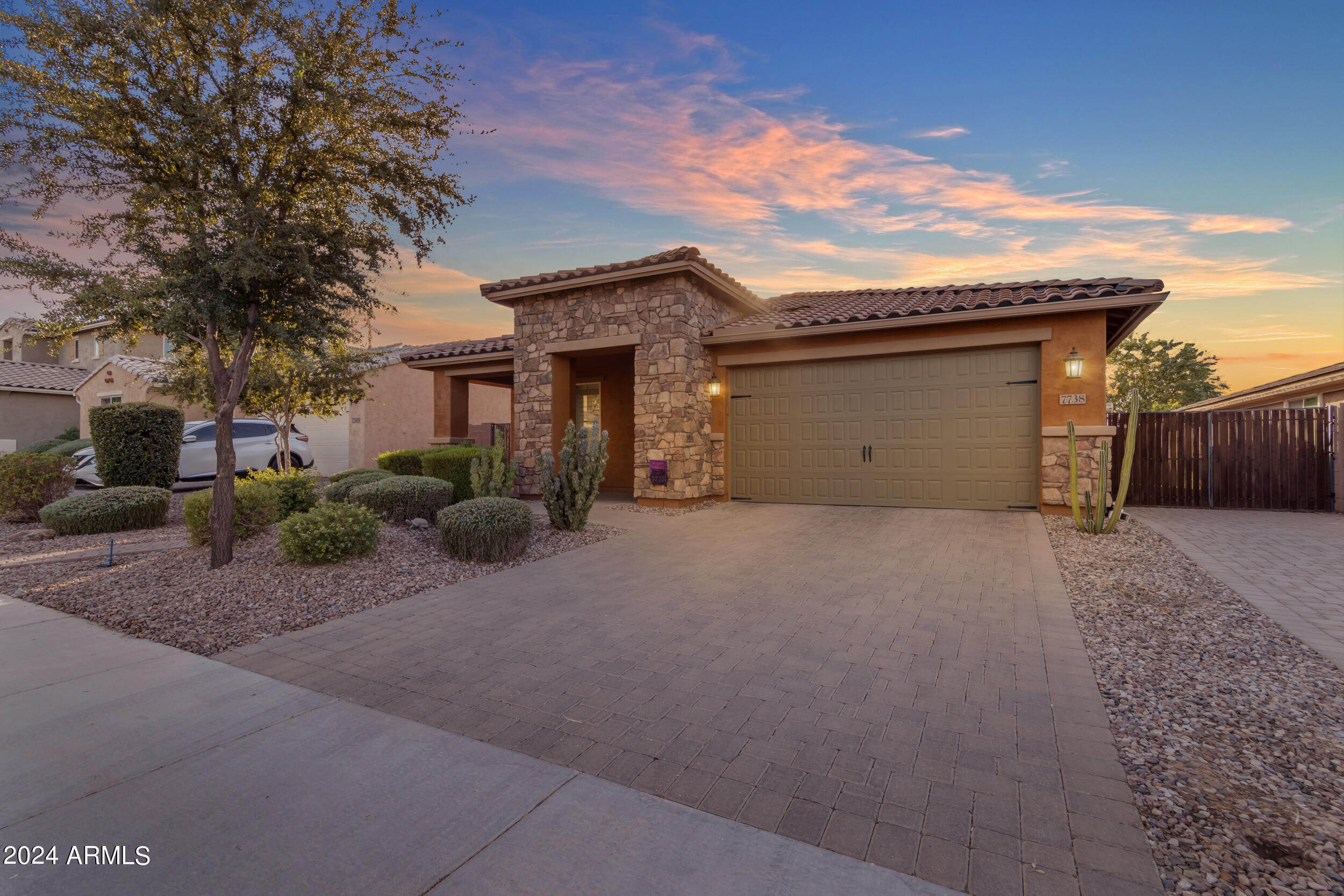 7738 S RESEDA Street