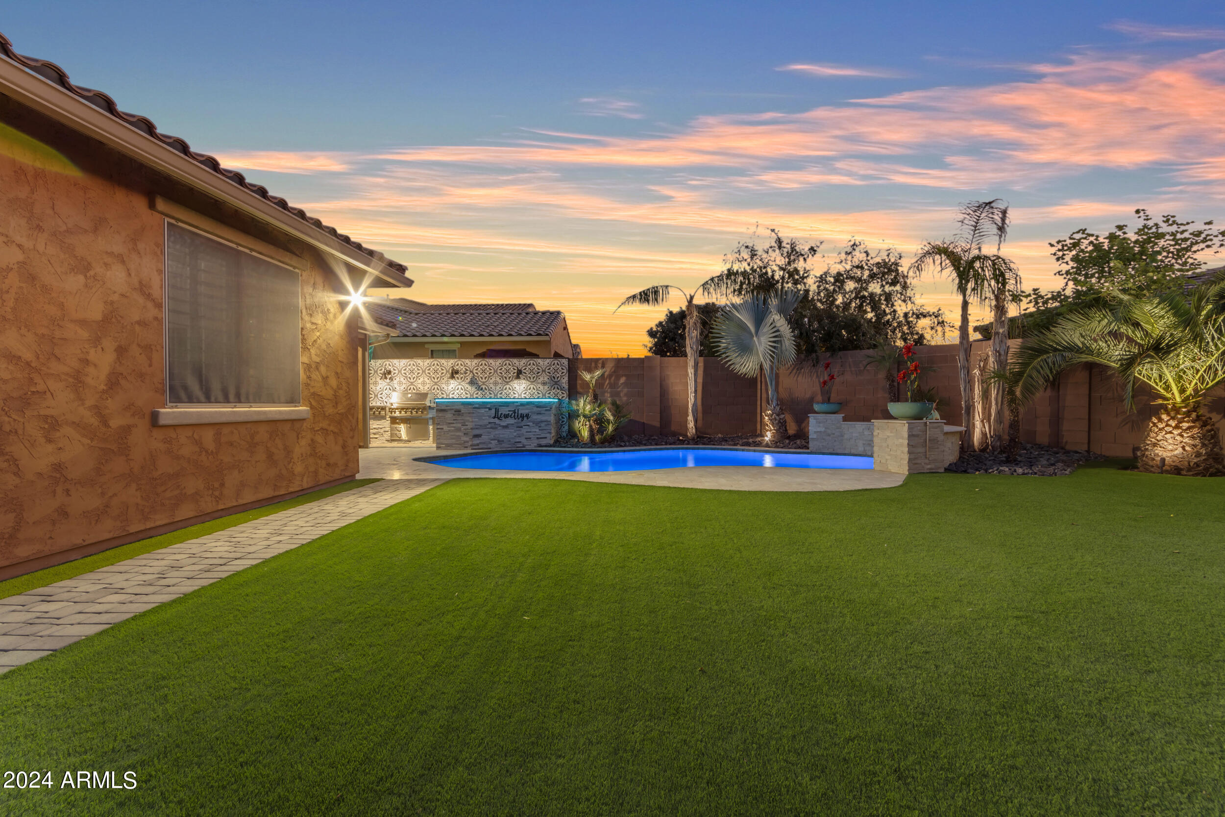 7738 S RESEDA Street