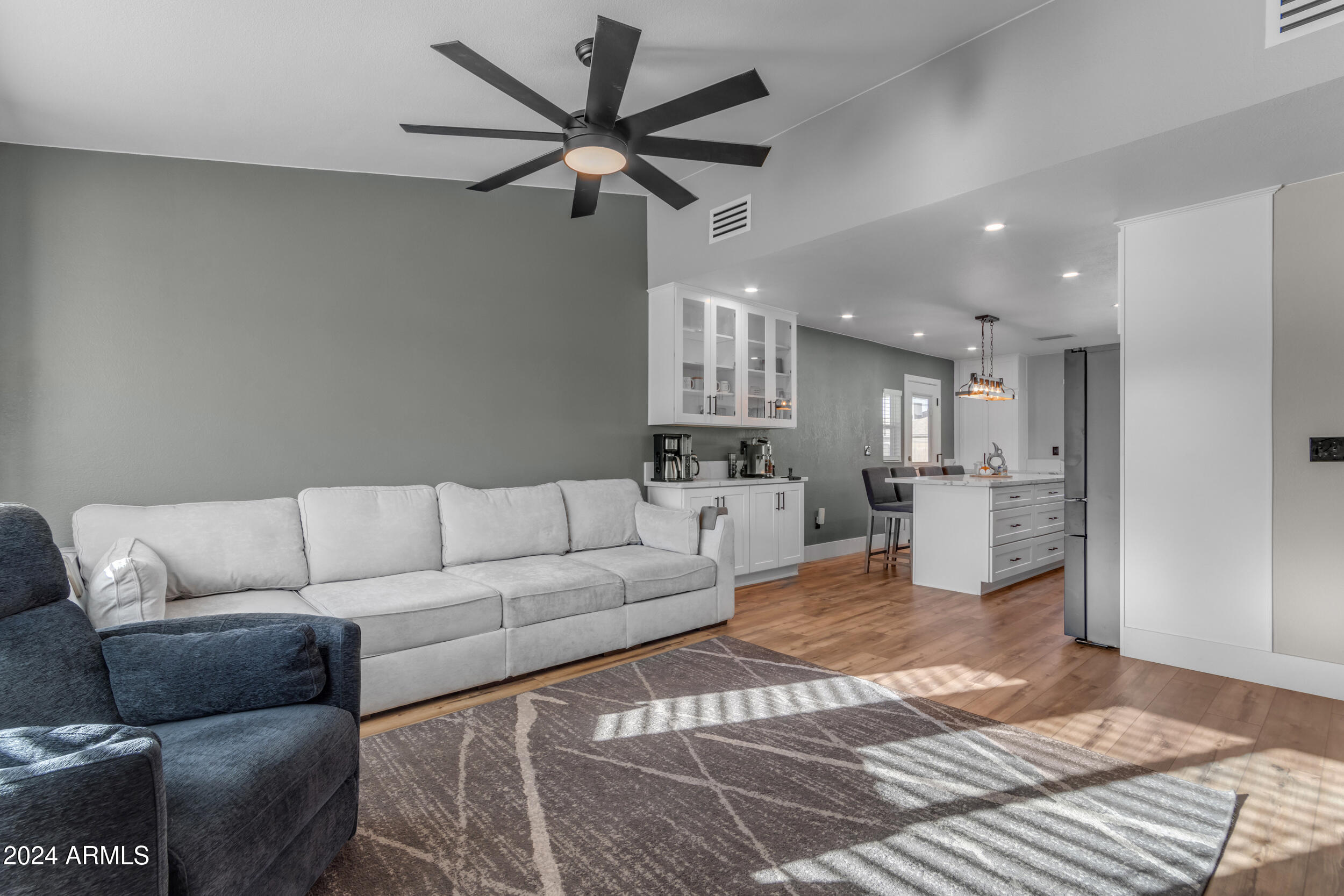 2218 E DRAGOON Avenue