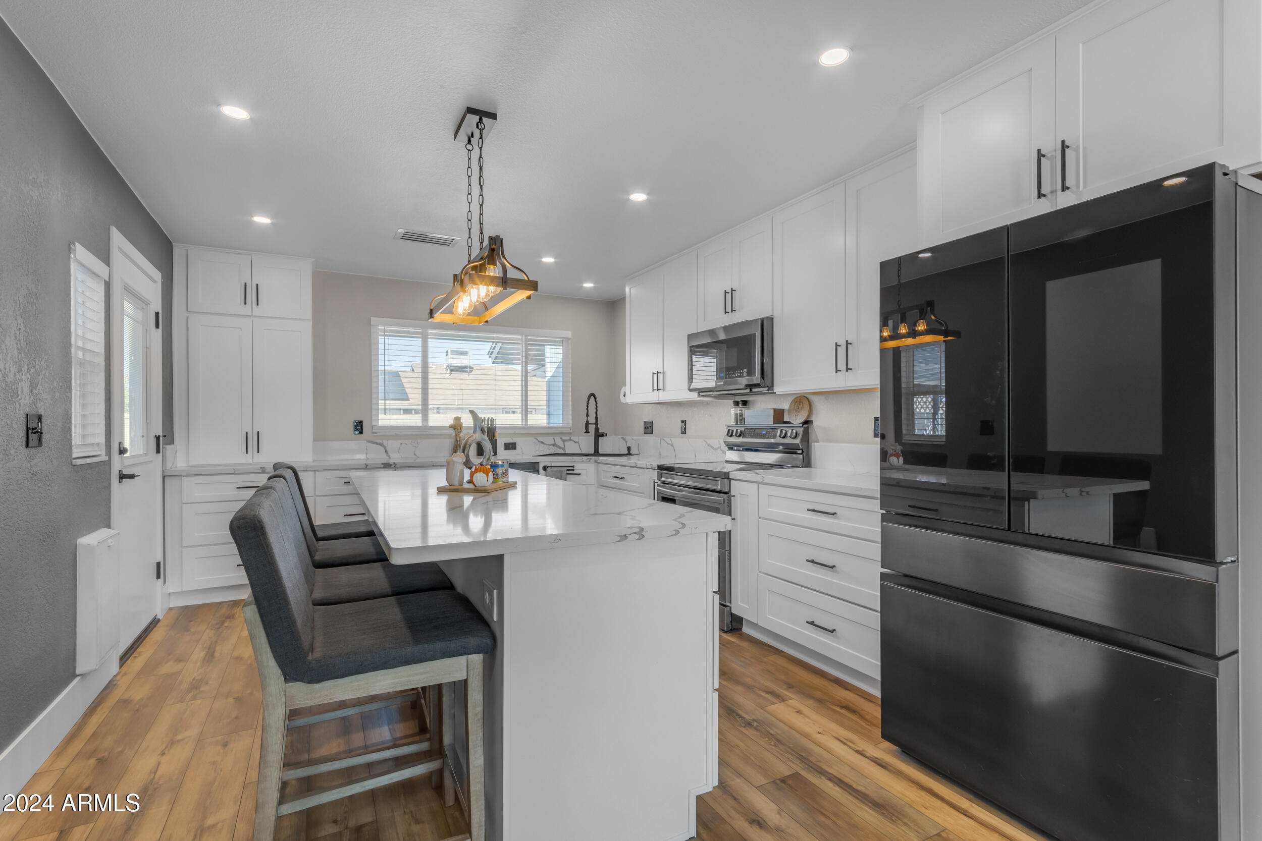 2218 E DRAGOON Avenue