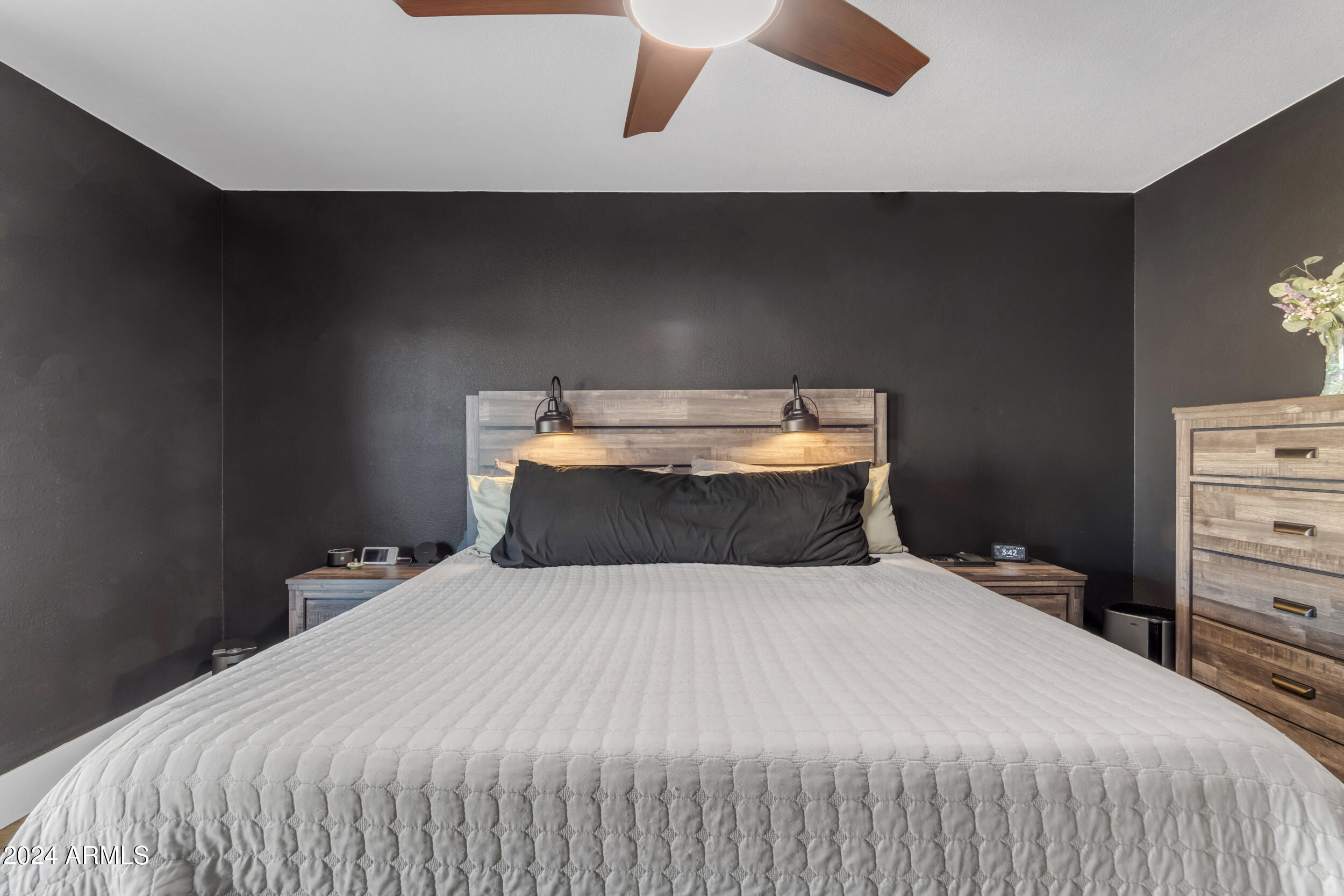 2218 E DRAGOON Avenue