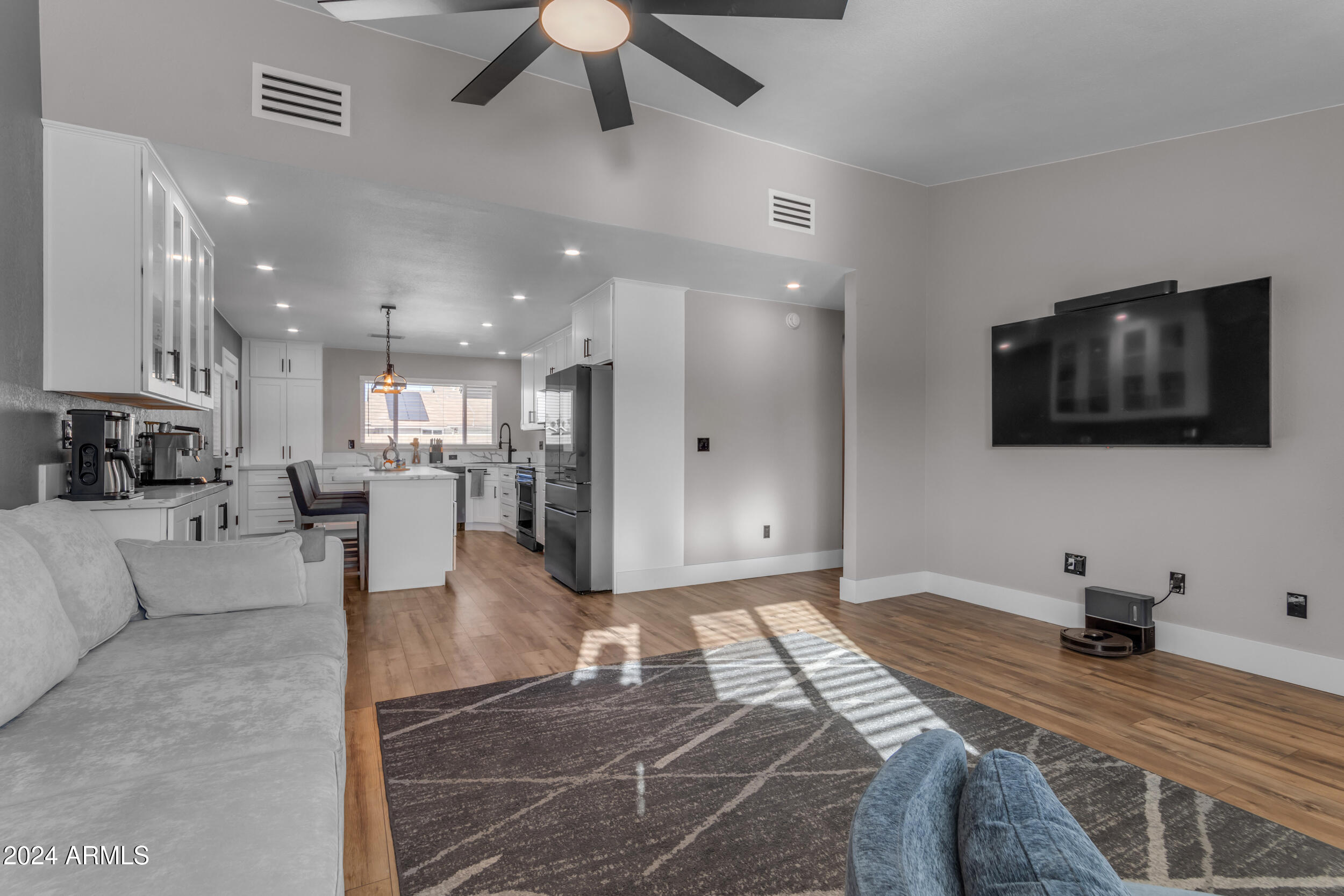 2218 E DRAGOON Avenue