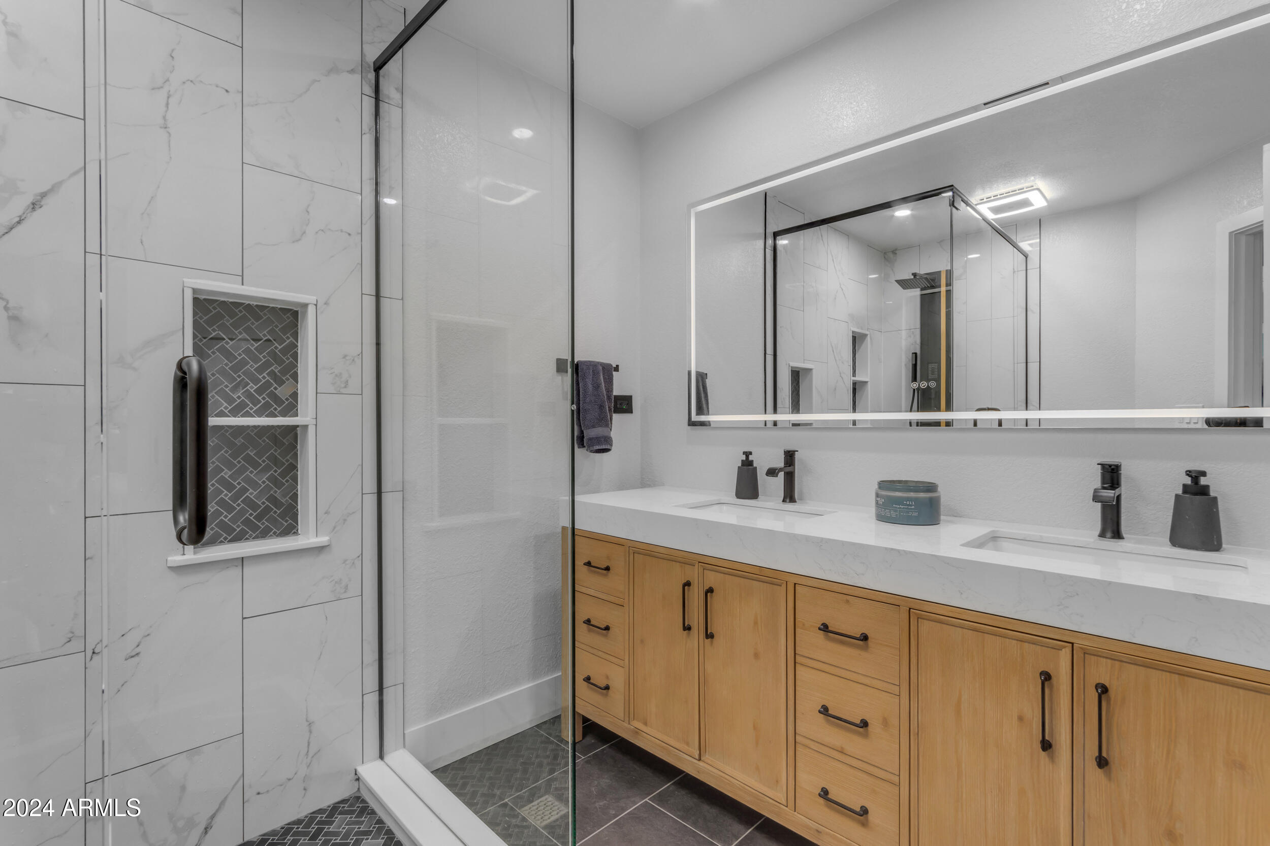 2218 E DRAGOON Avenue