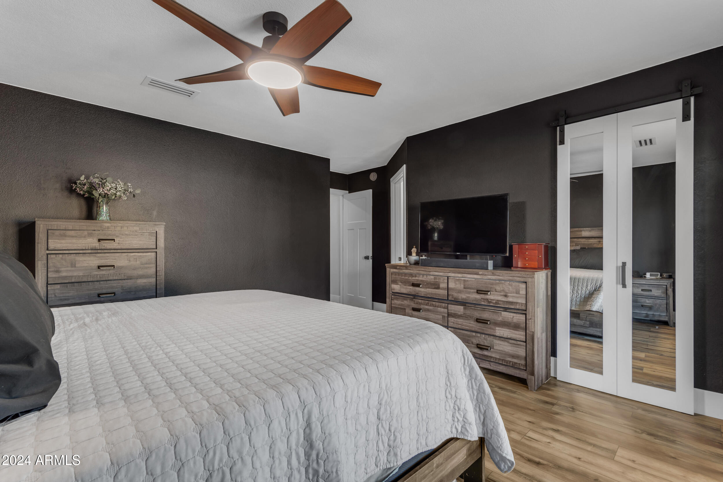 2218 E DRAGOON Avenue