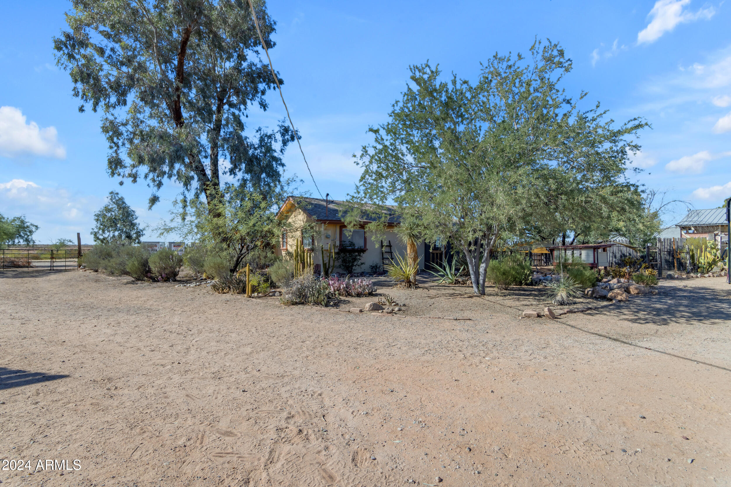 11475 N RHODES Court