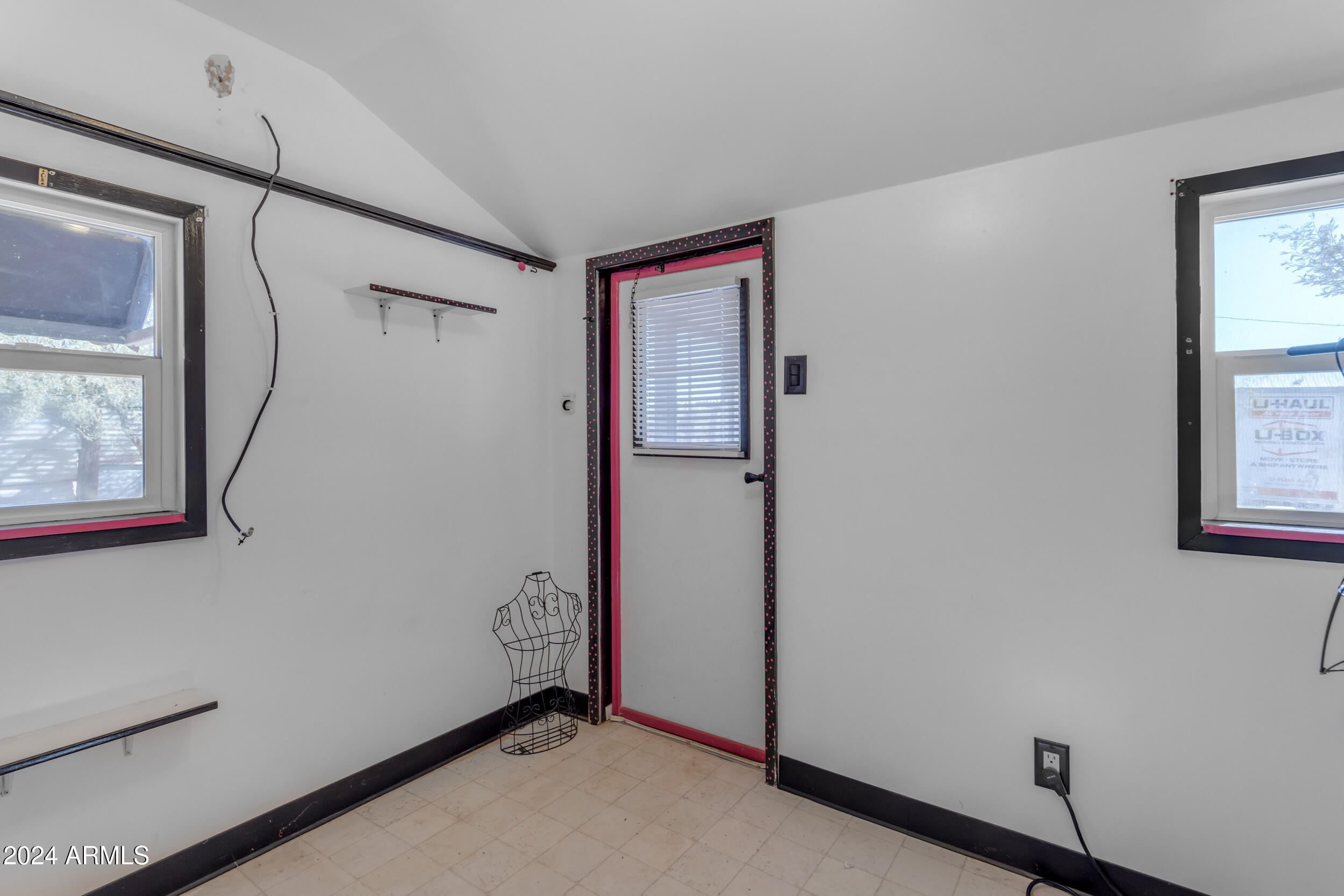 11475 N RHODES Court