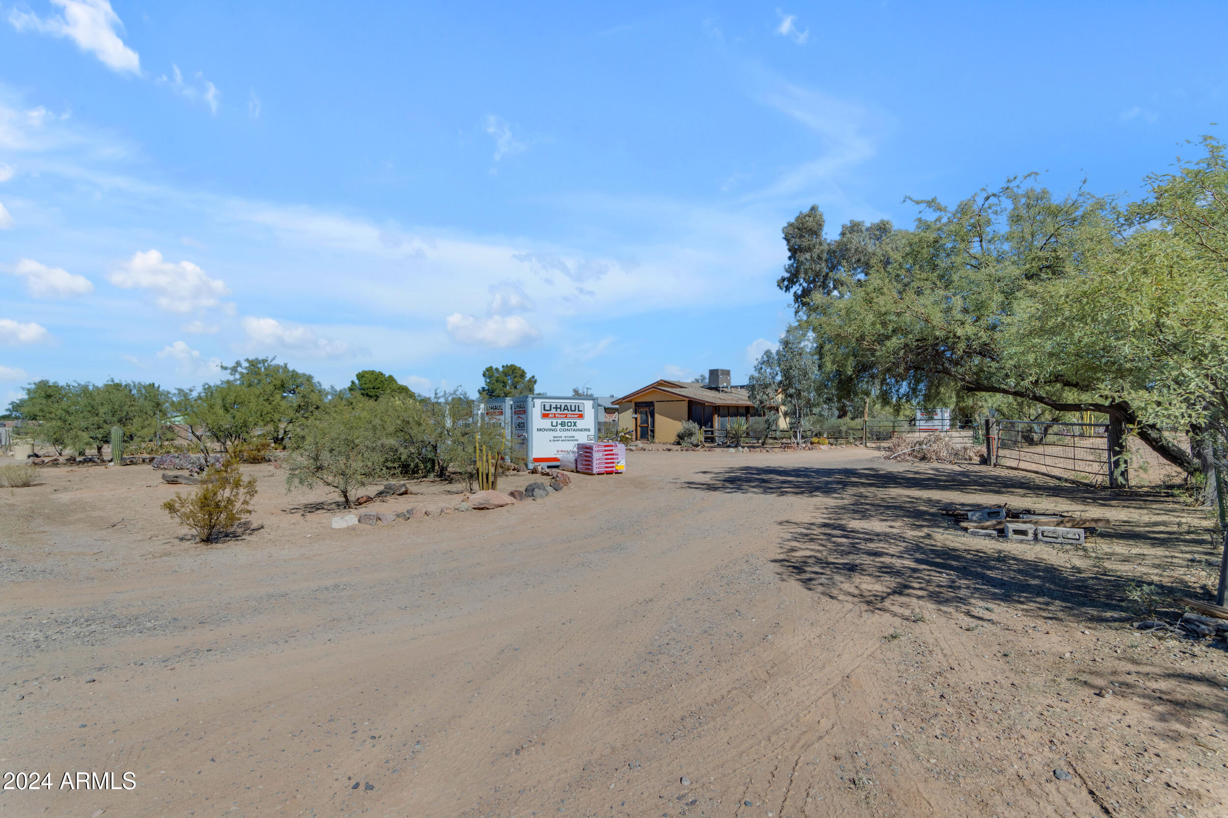 11475 N RHODES Court