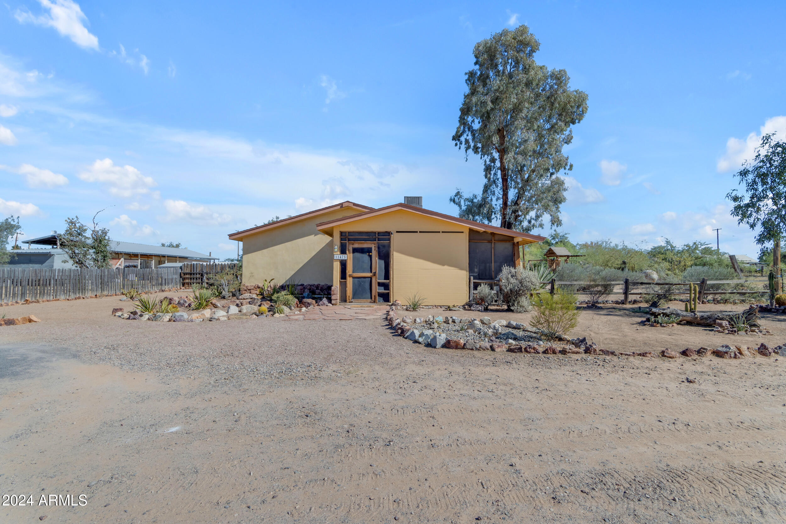 11475 N RHODES Court