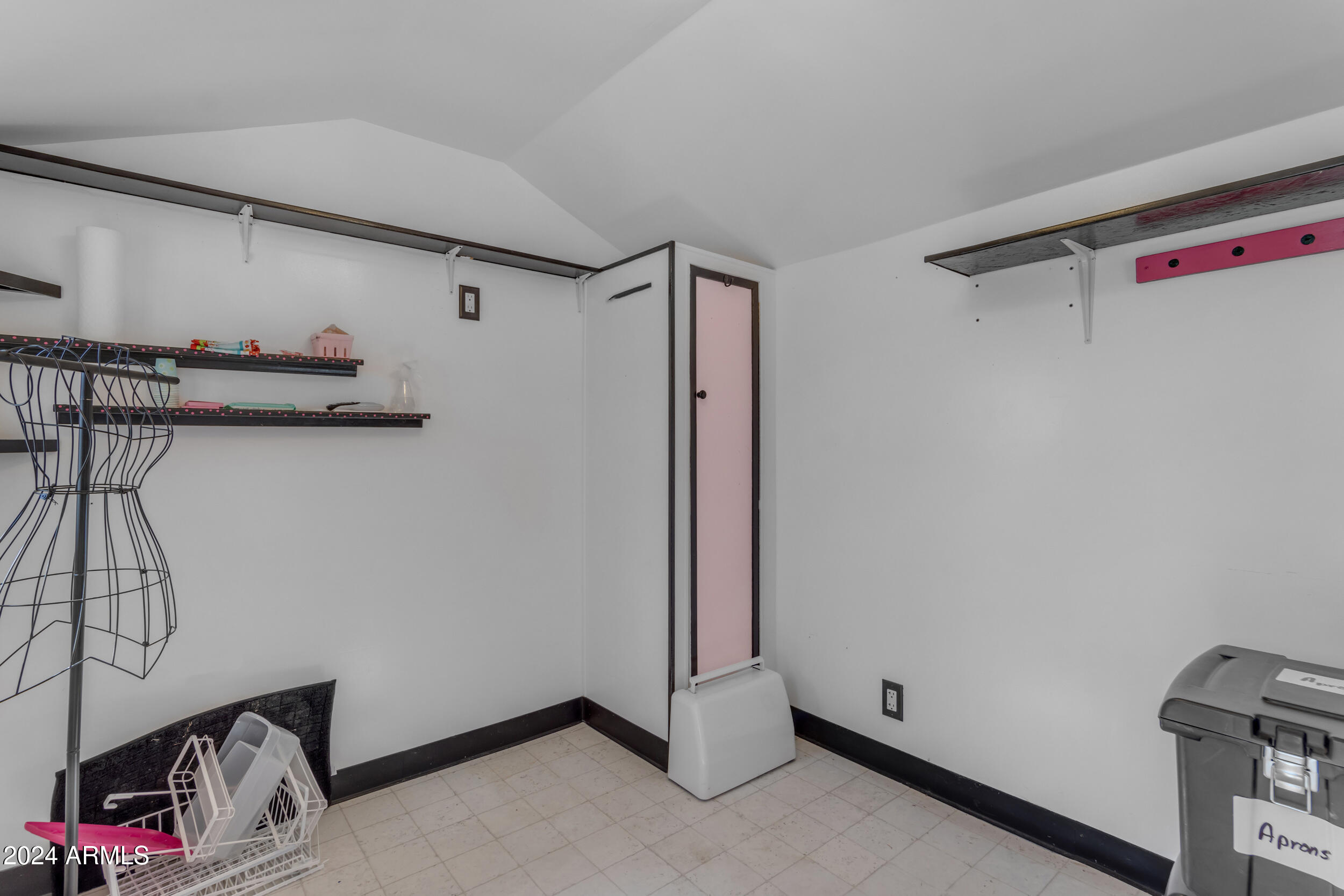 11475 N RHODES Court