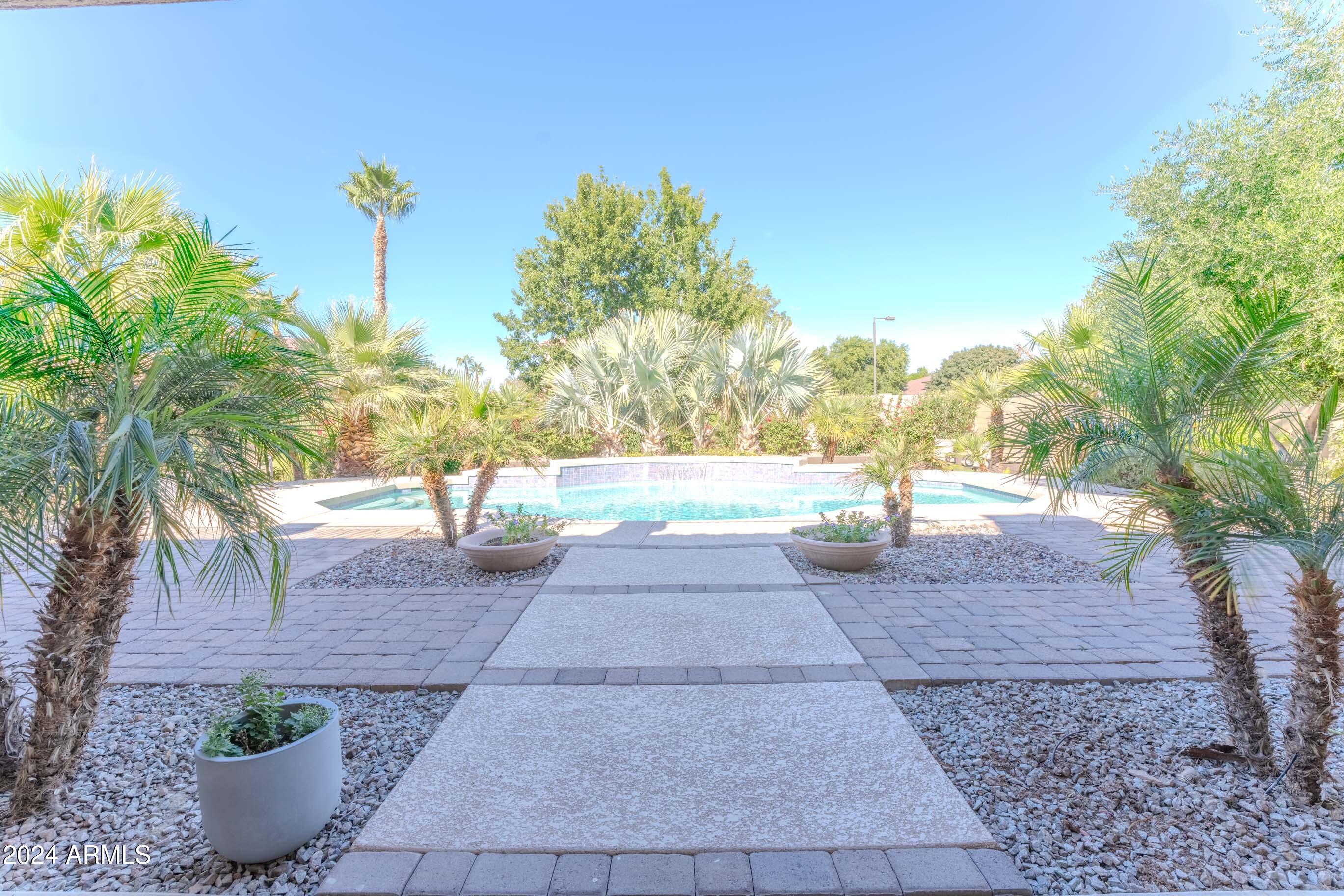 1724 E COCONINO Drive