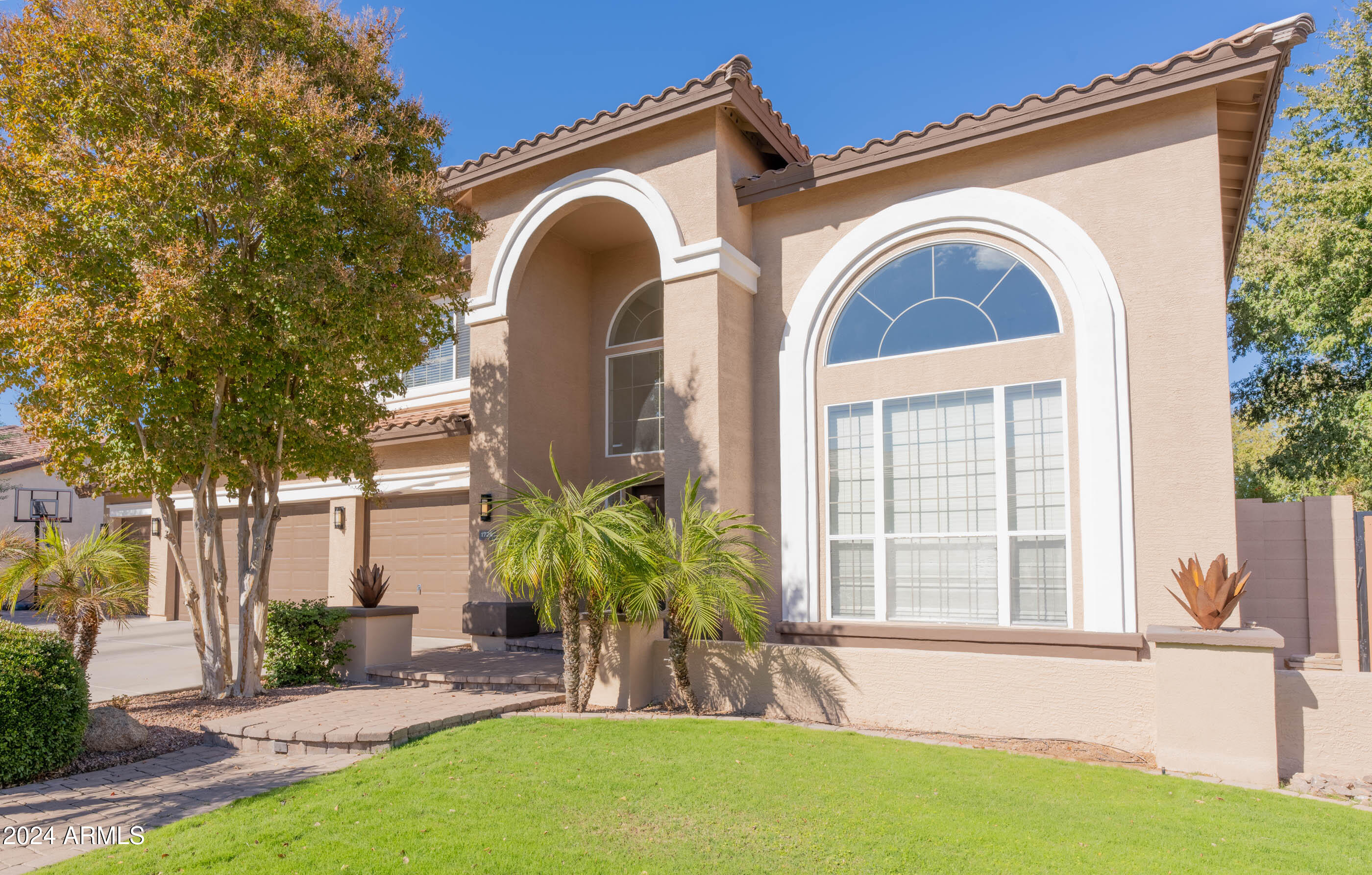 1724 E COCONINO Drive