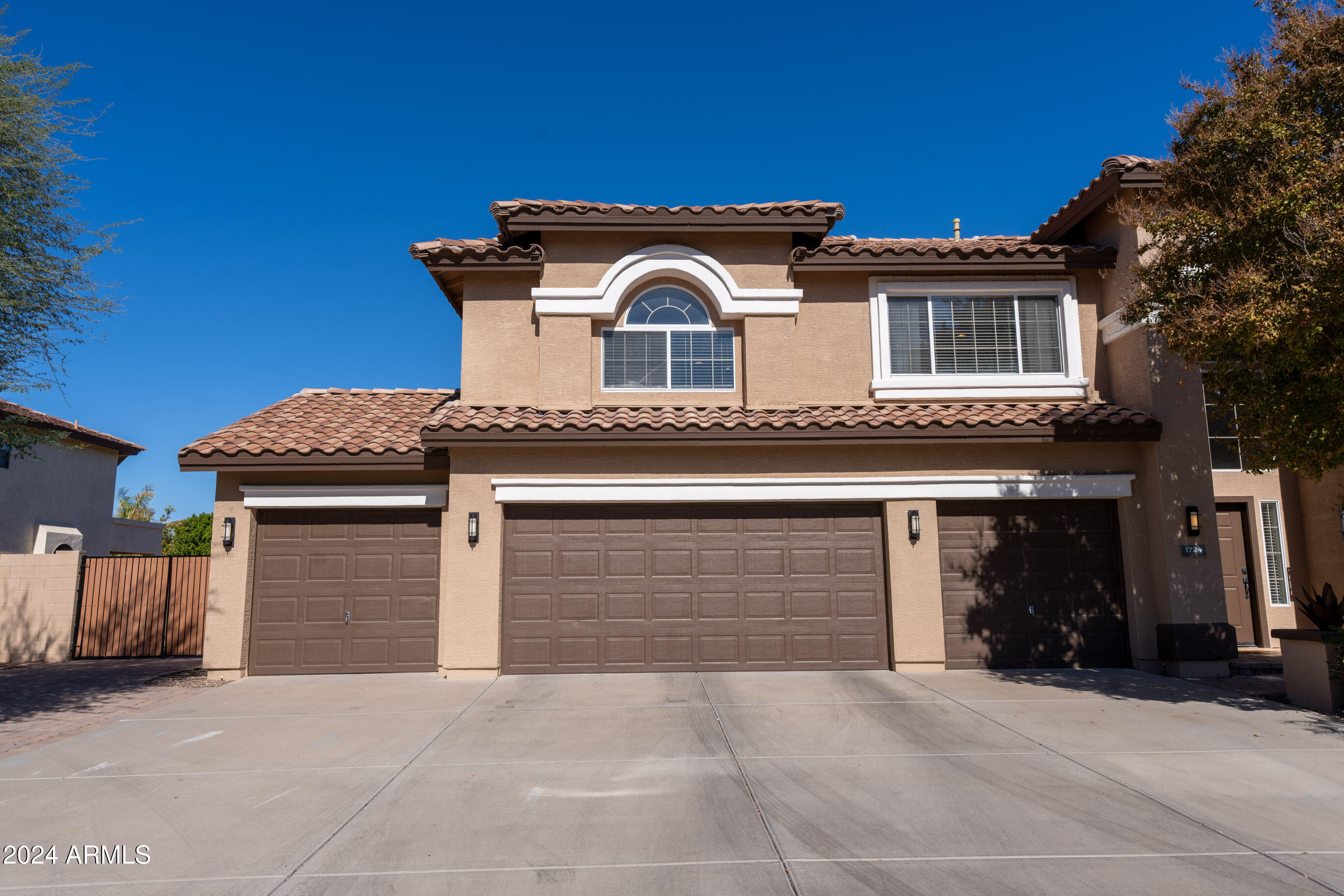 1724 E COCONINO Drive