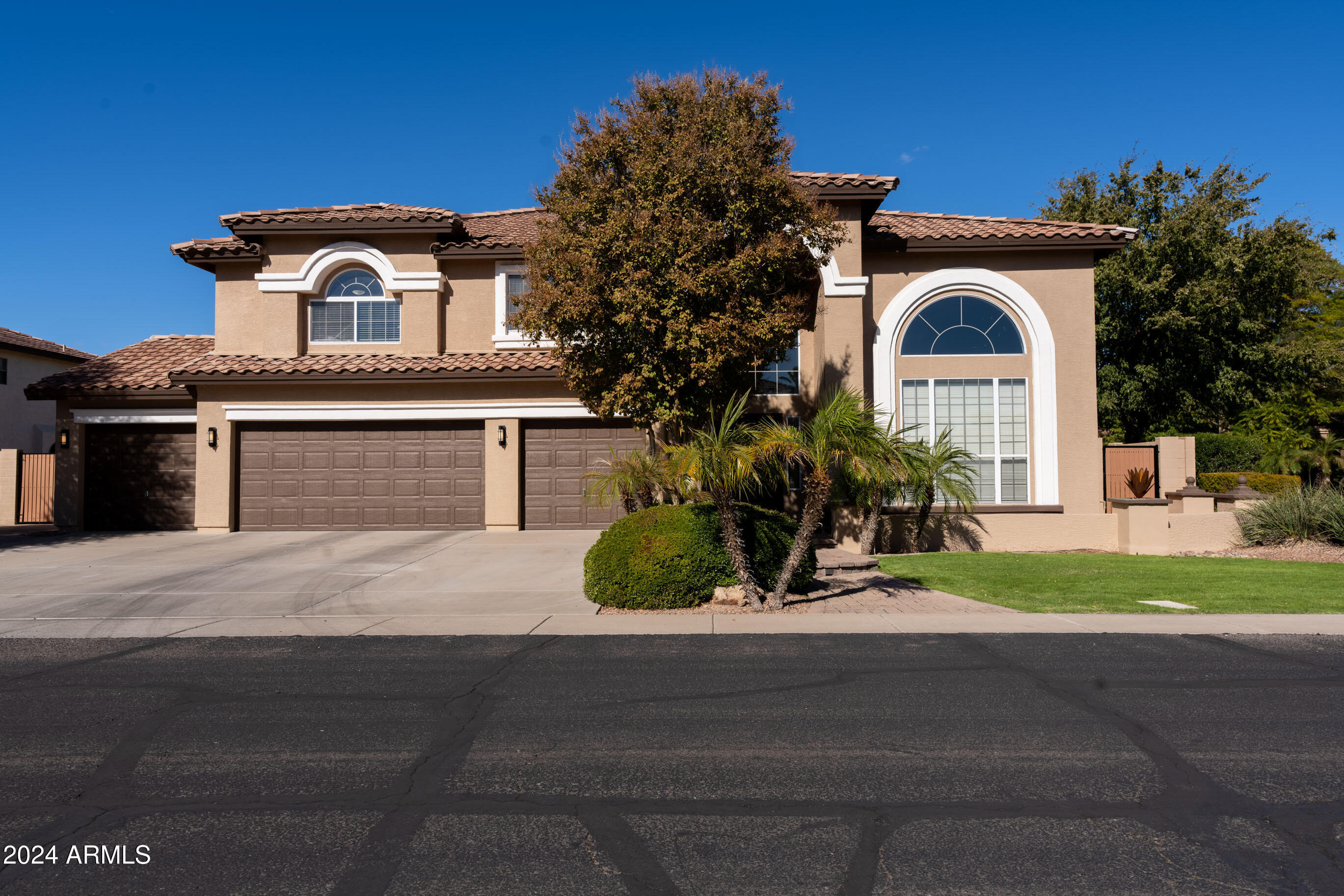 1724 E COCONINO Drive