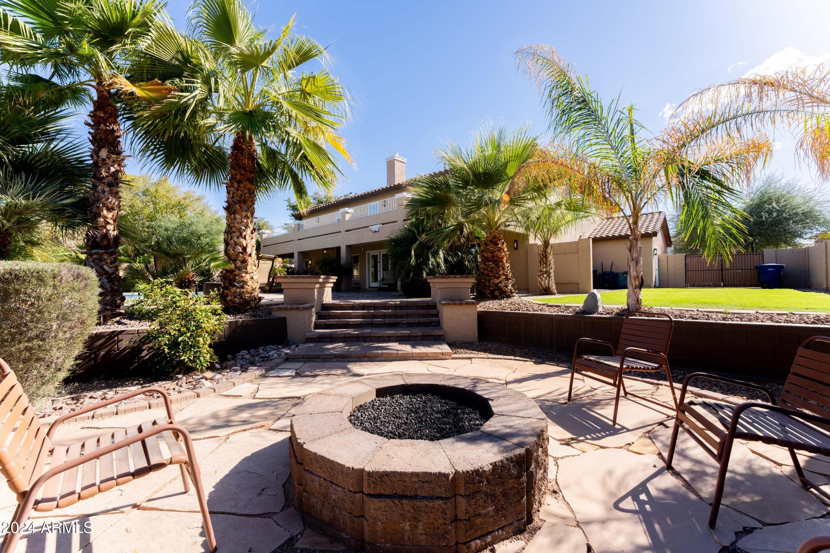 1724 E COCONINO Drive
