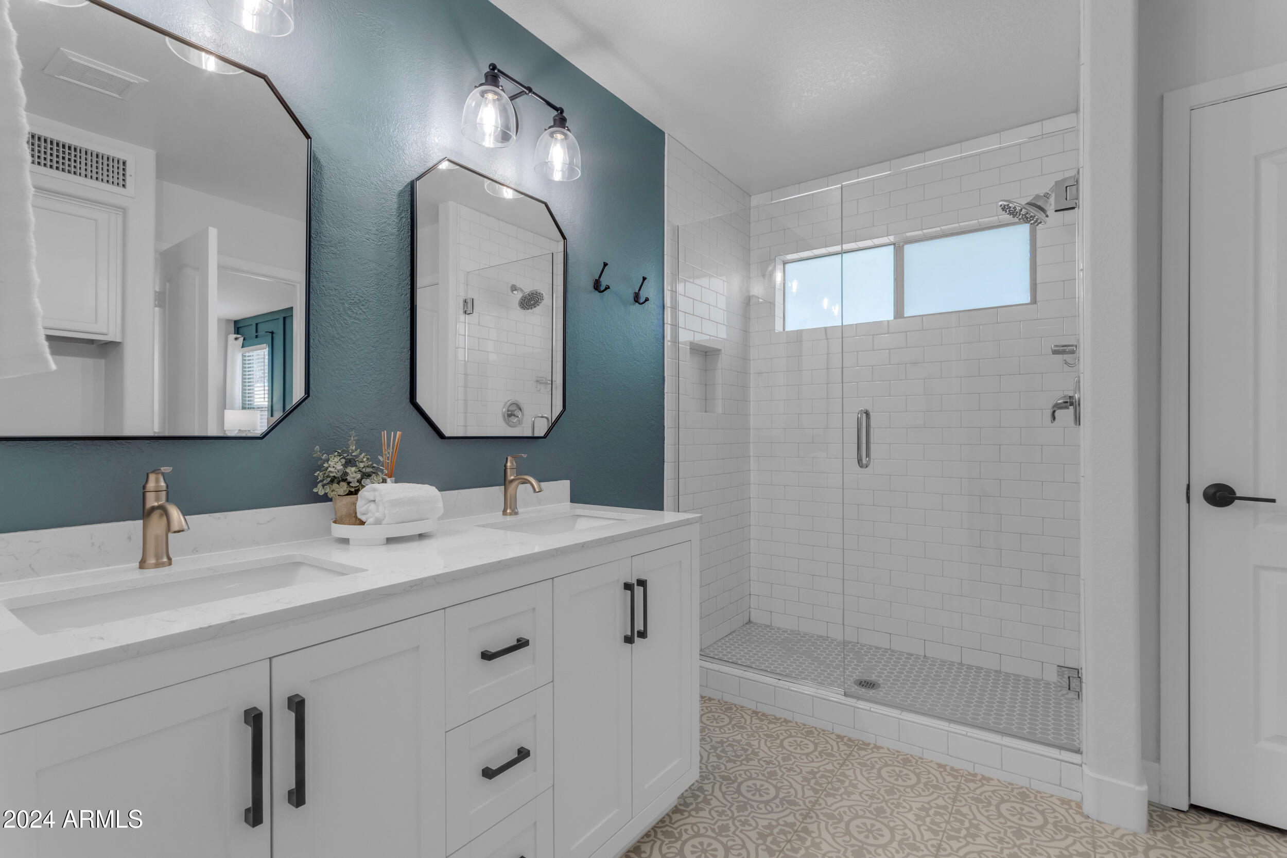 2168 E ARABIAN Drive