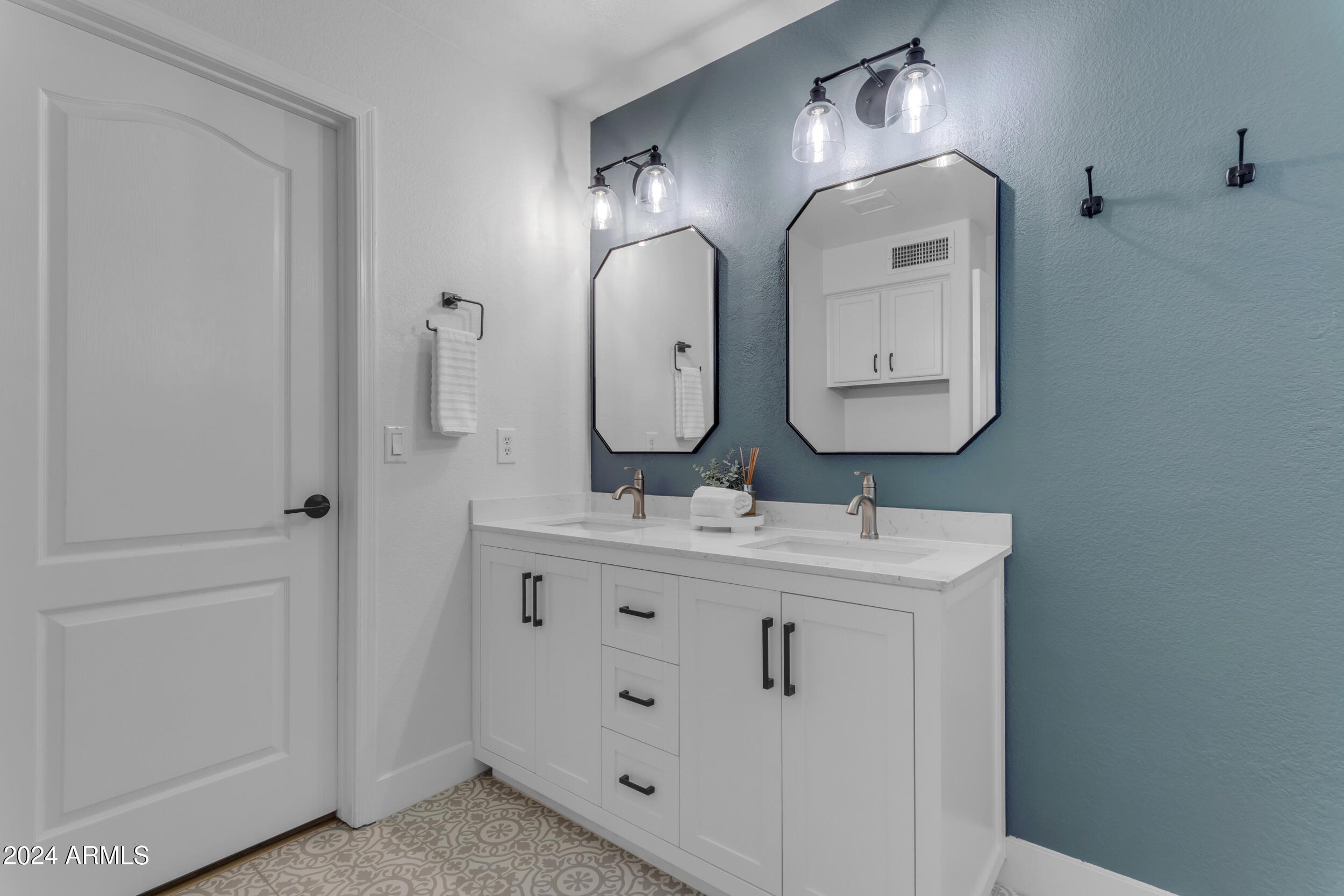 2168 E ARABIAN Drive